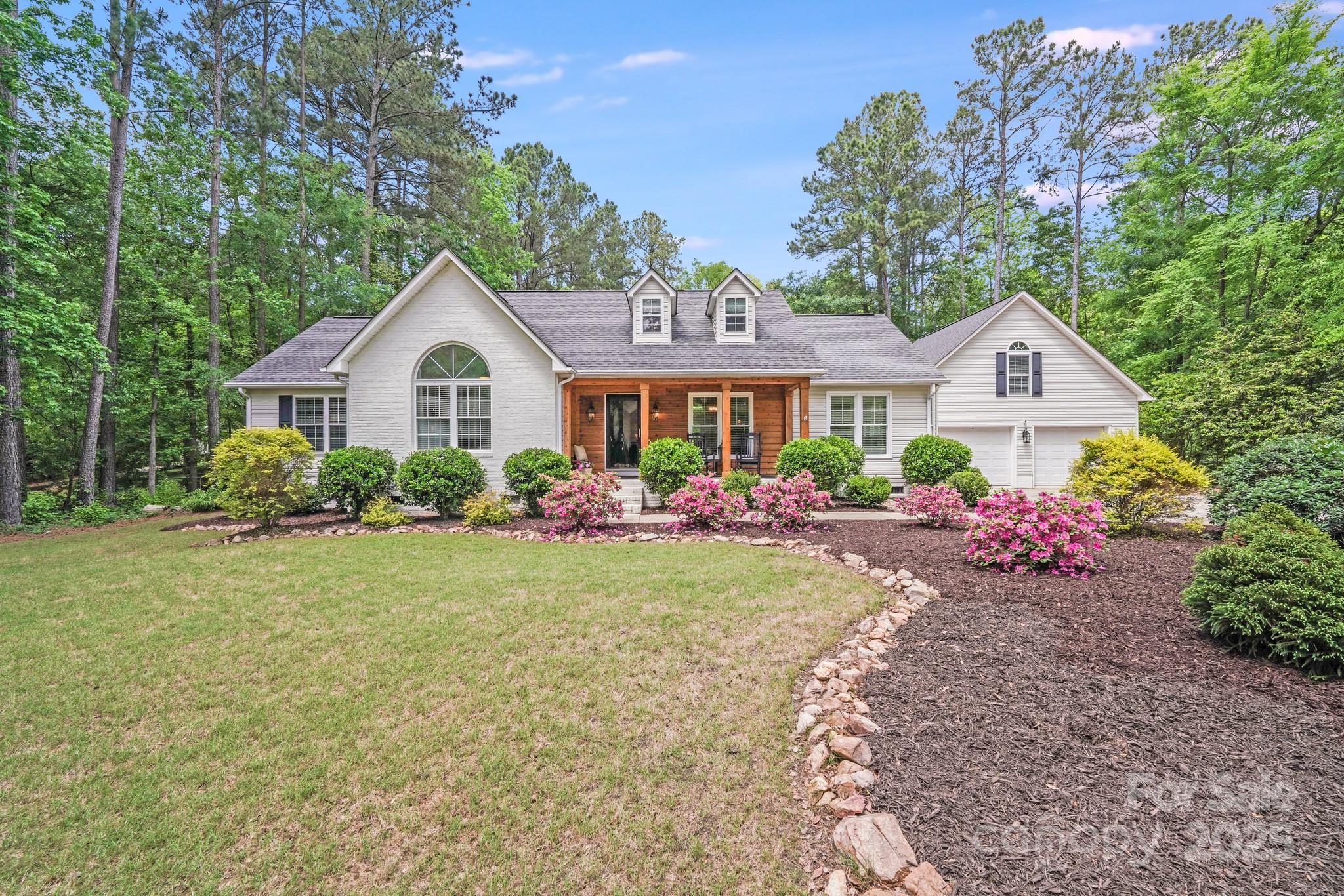 Oakridge Real Estate Listings Main Image