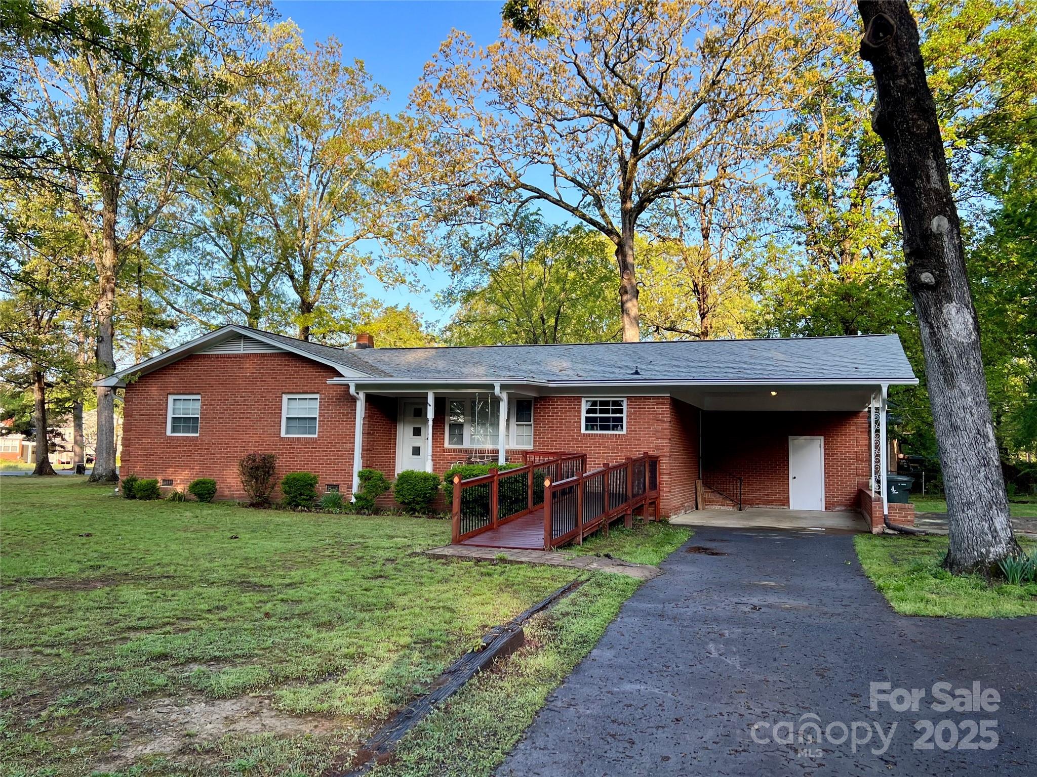 1903 Shady Lane Property Photo