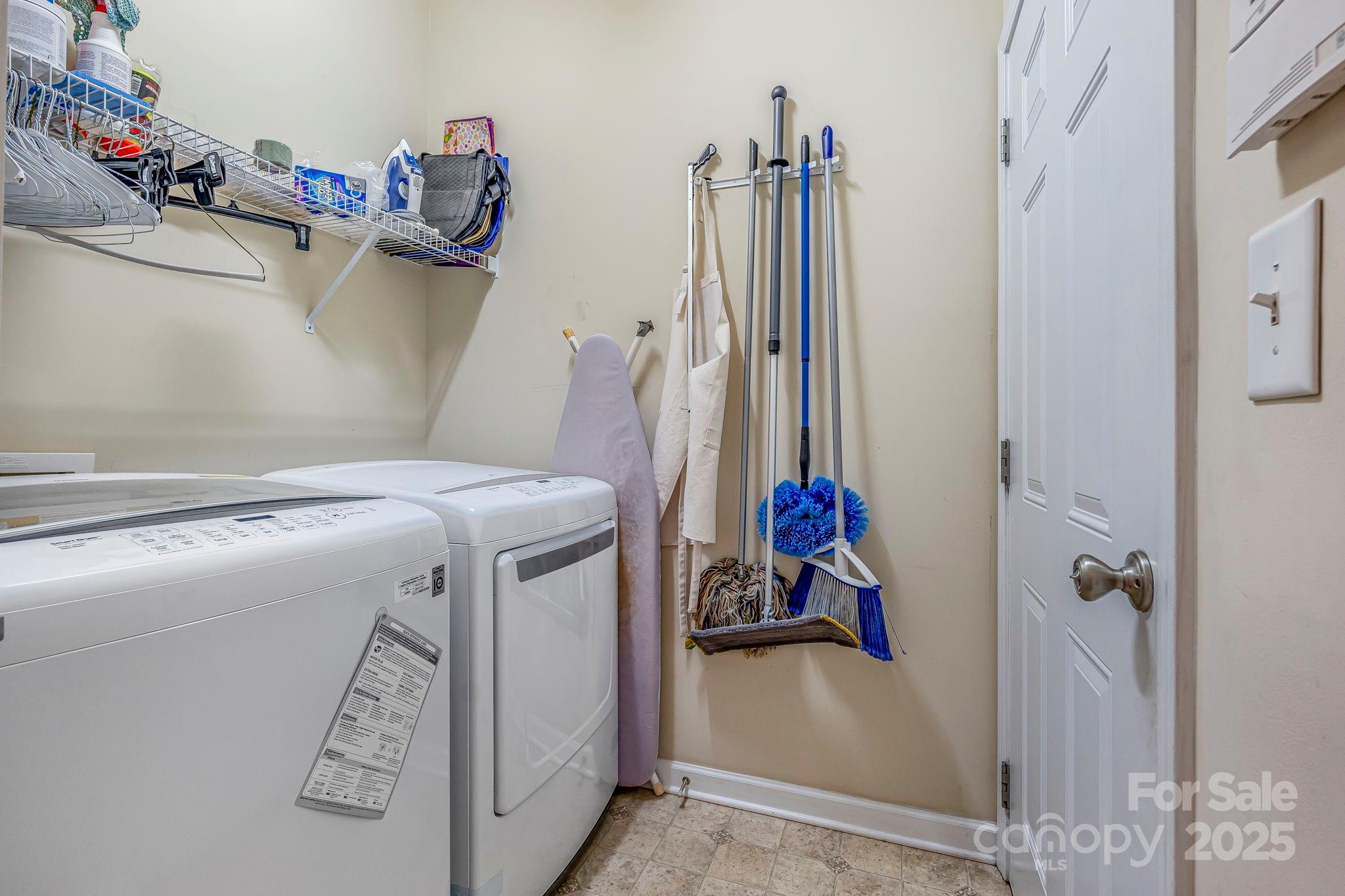 4015 Broadview Lane Property Photo 10