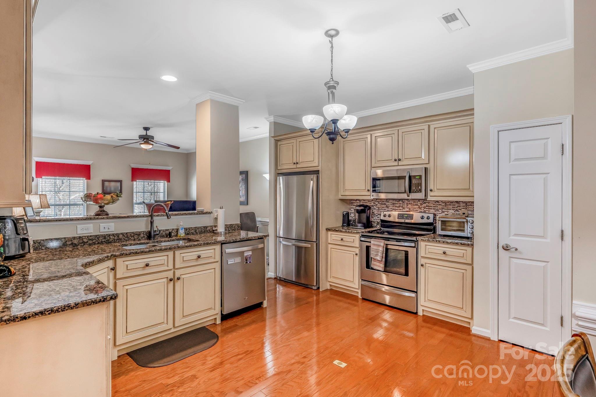 4015 Broadview Lane Property Photo 11