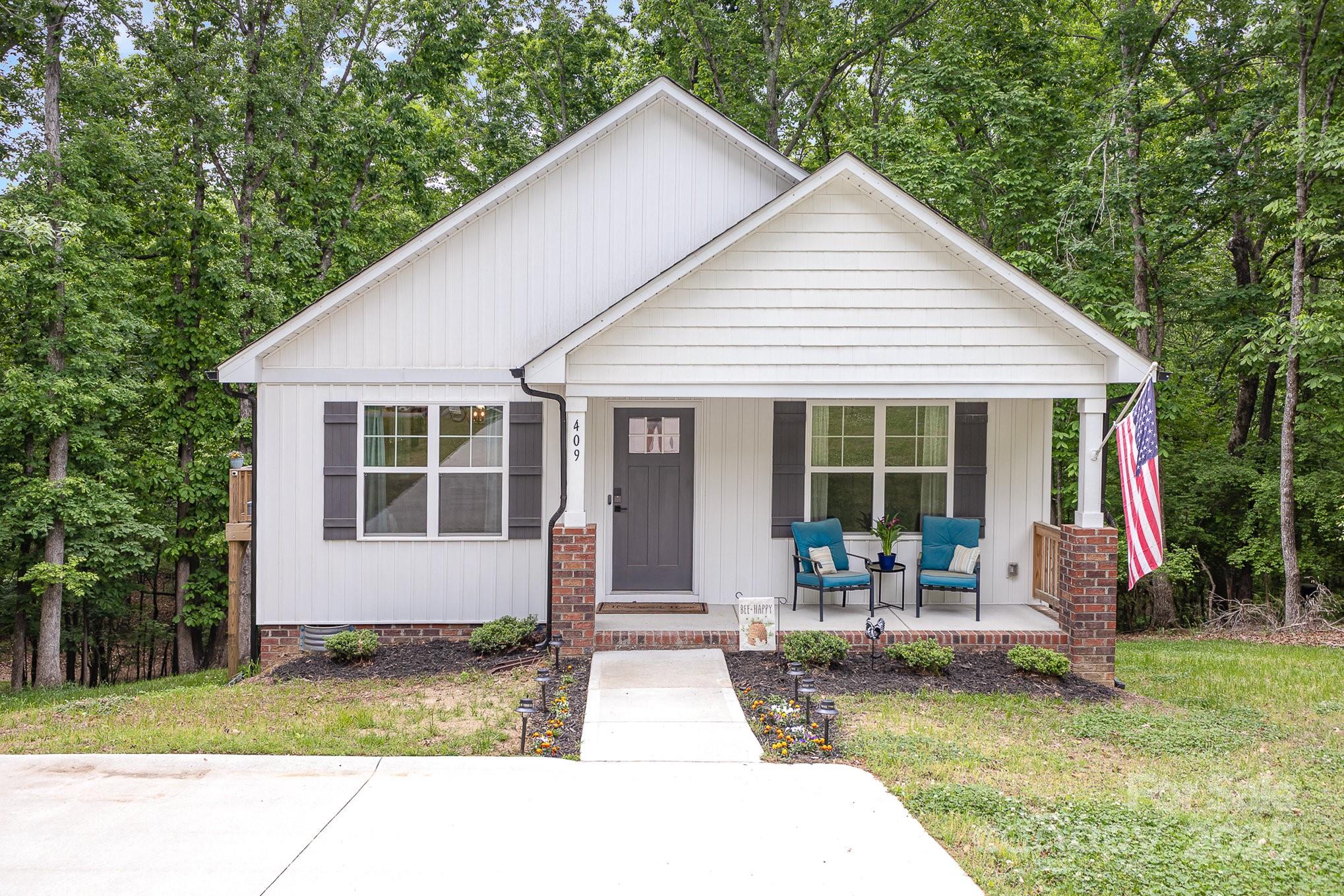 409 Woodcrest Lane Property Photo