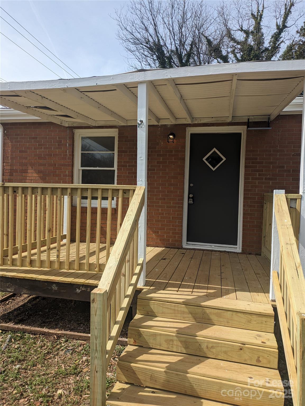 201 Dilling Street Property Photo