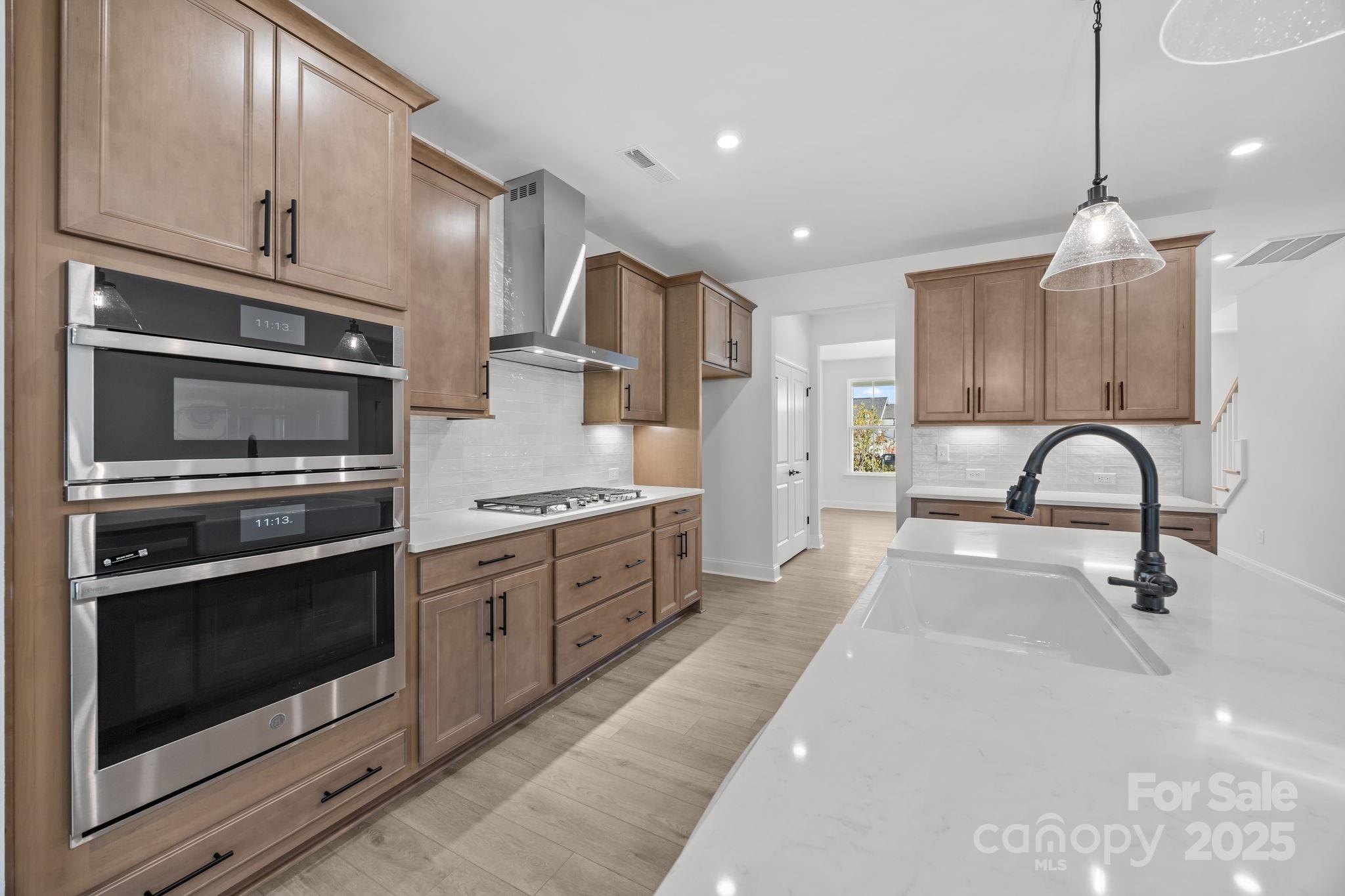 124 Canary Lane 7 Property Photo 5