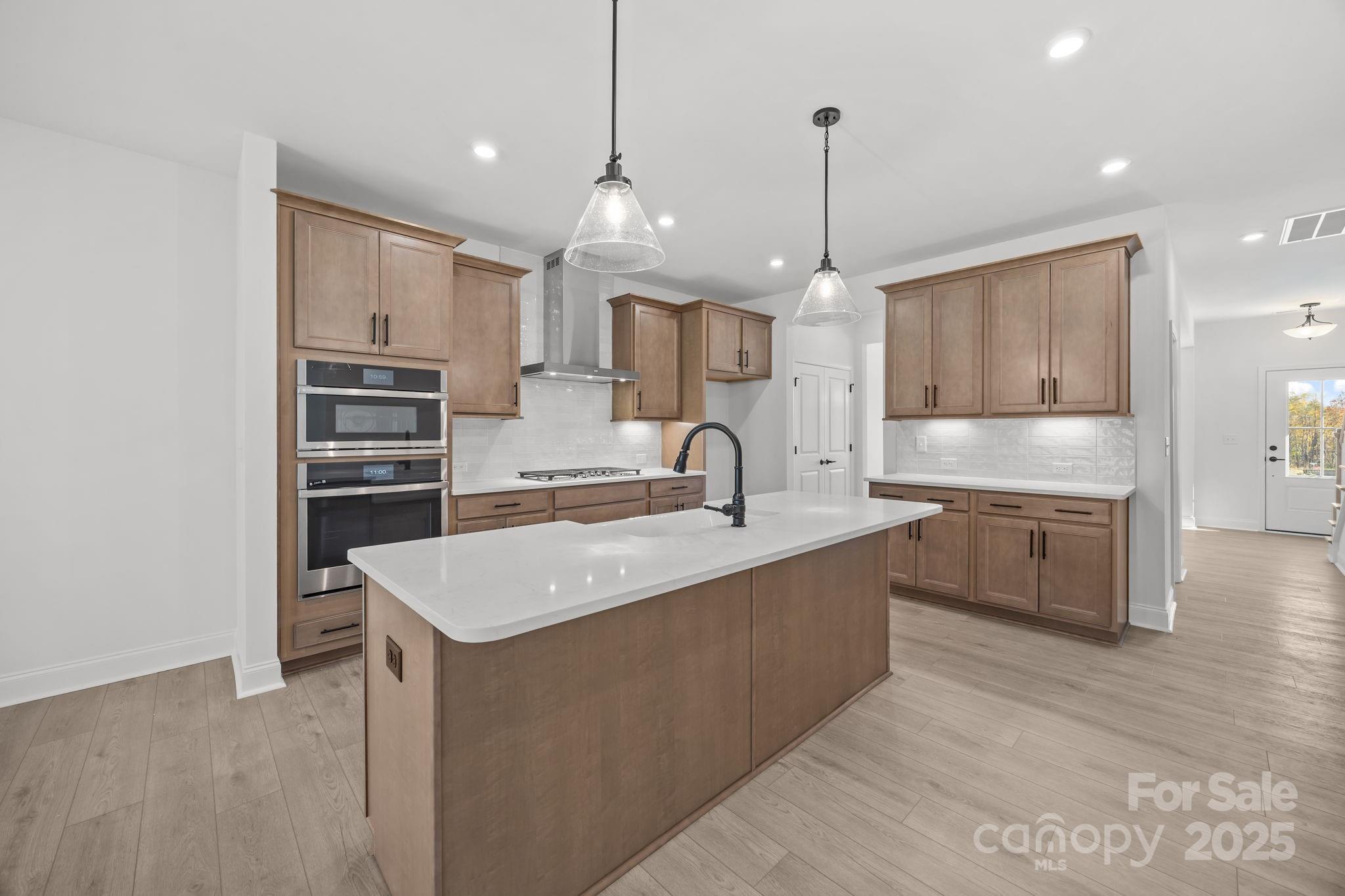 124 Canary Lane 7 Property Photo 6