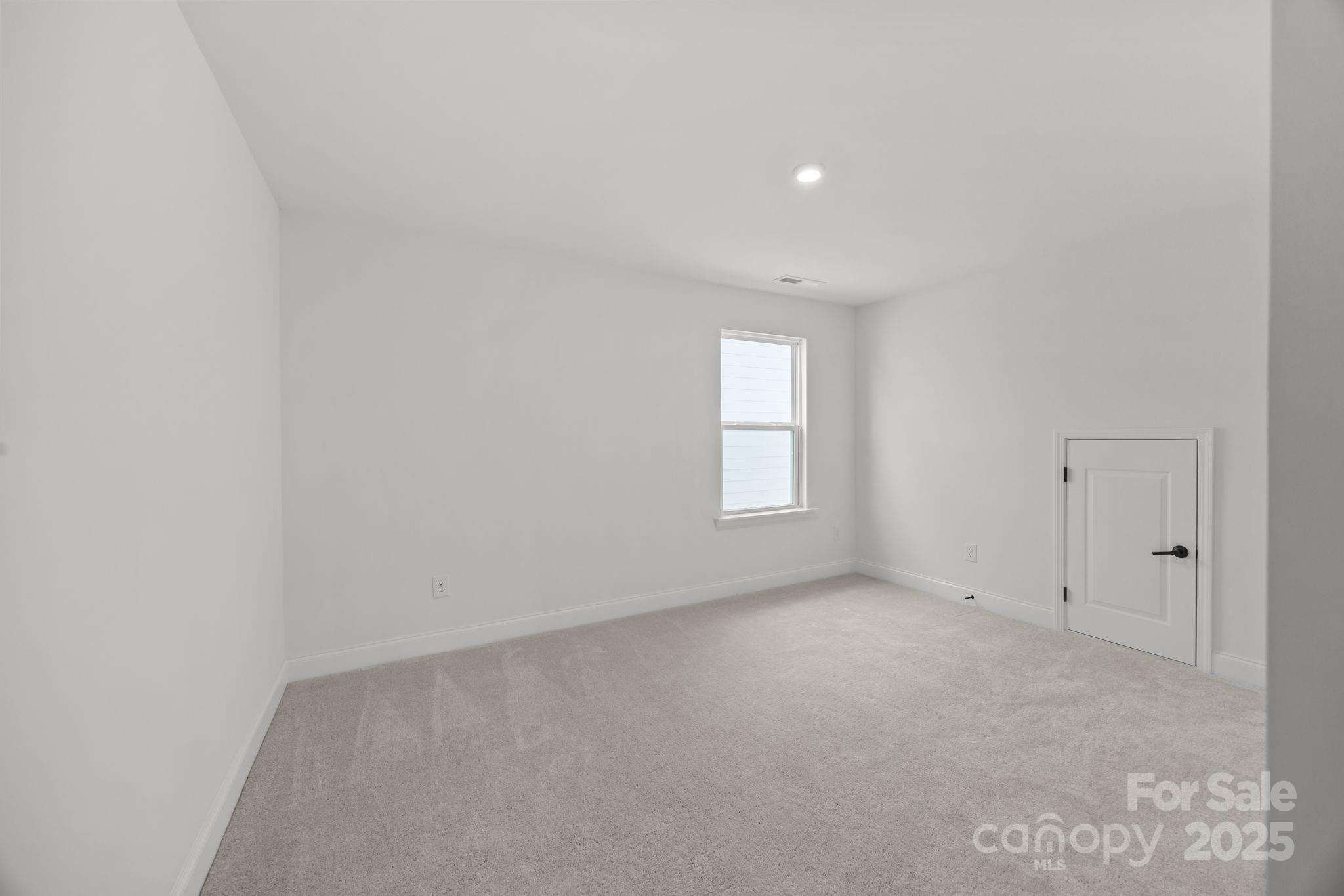 124 Canary Lane 7 Property Photo 18