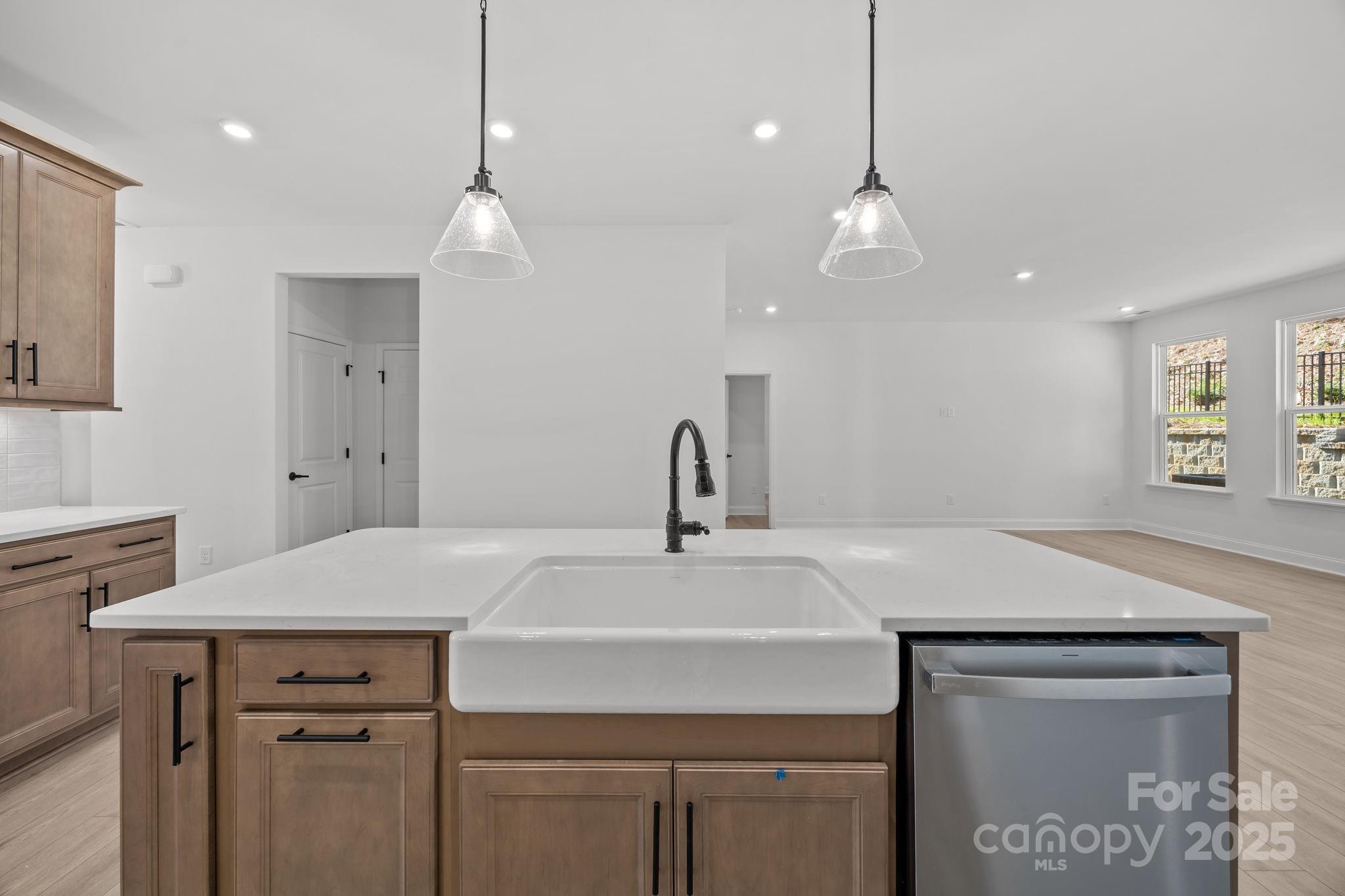 124 Canary Lane 7 Property Photo 20