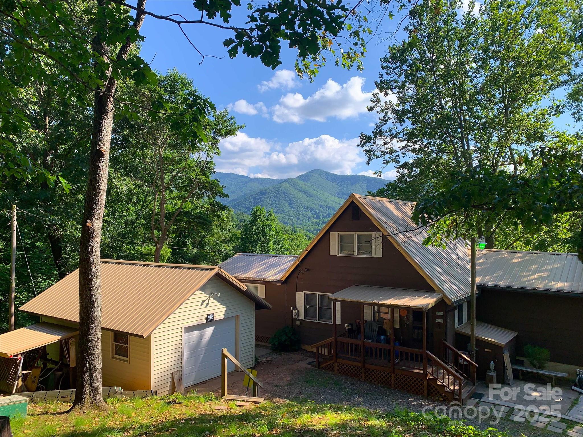 96 Winding Way Property Photo