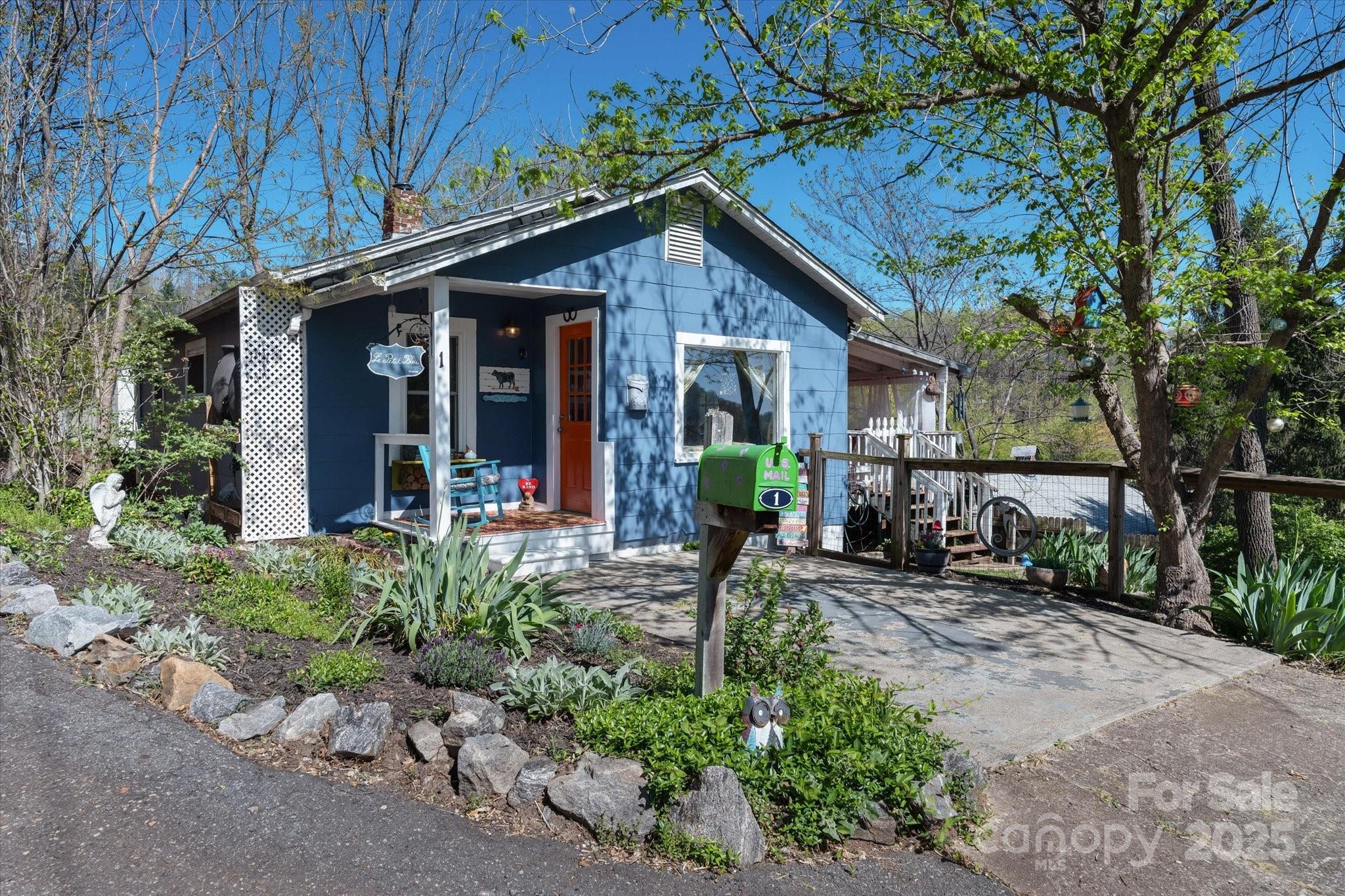 1 South Lane Property Photo