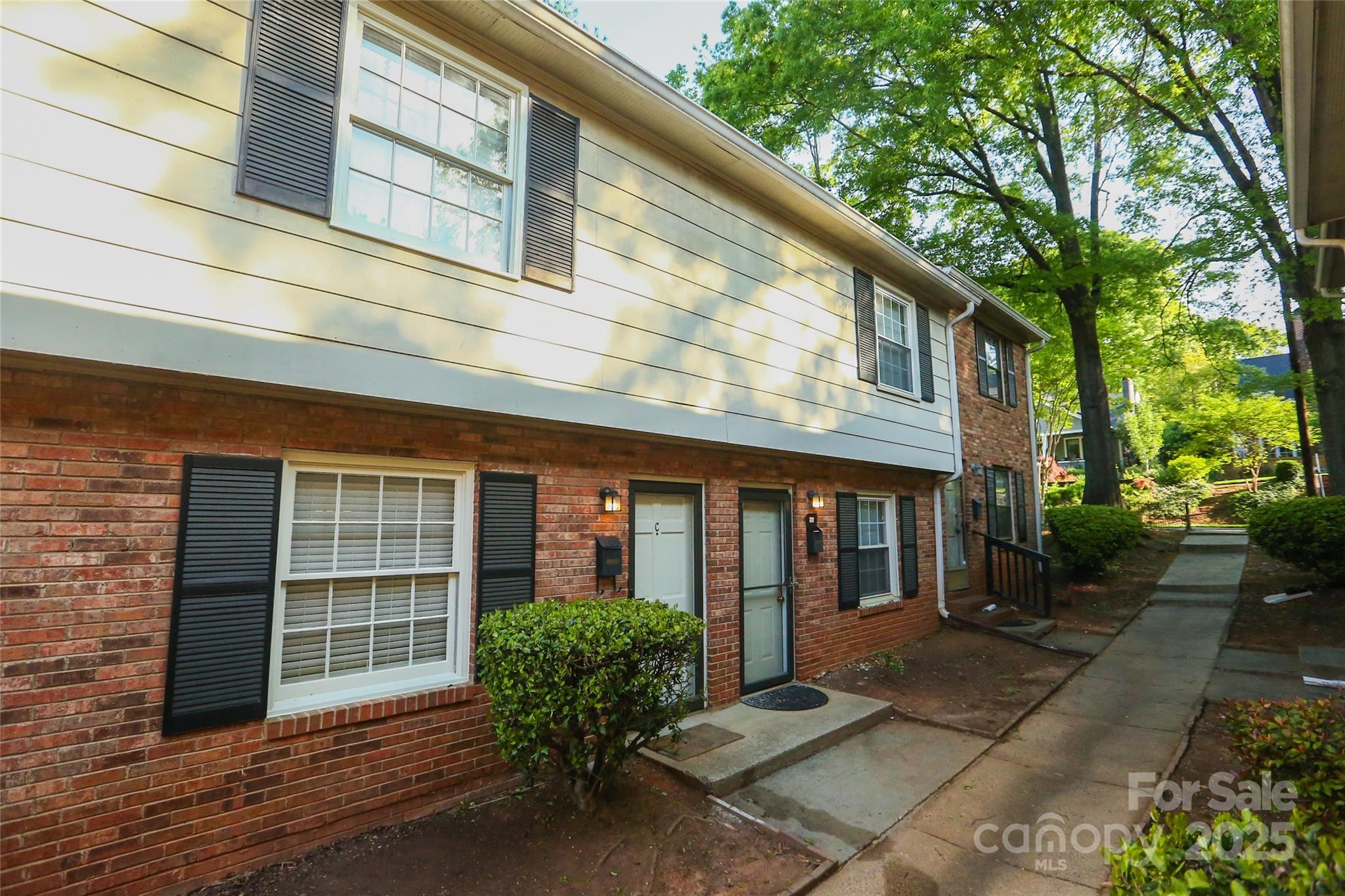 2332 Kenmore Avenue Property Photo