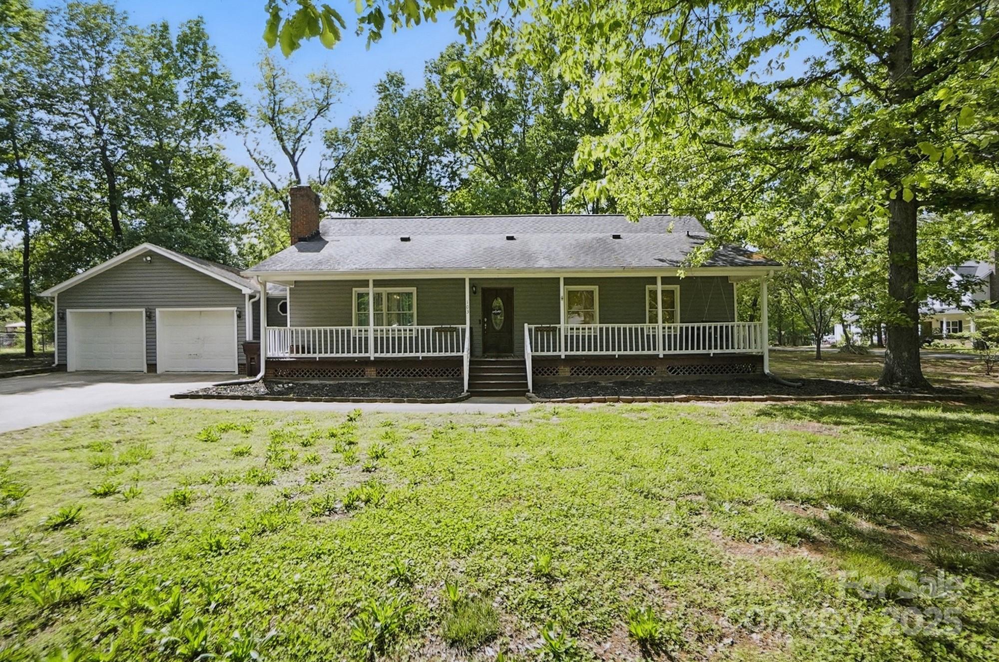 103 E Timberland Drive Property Photo