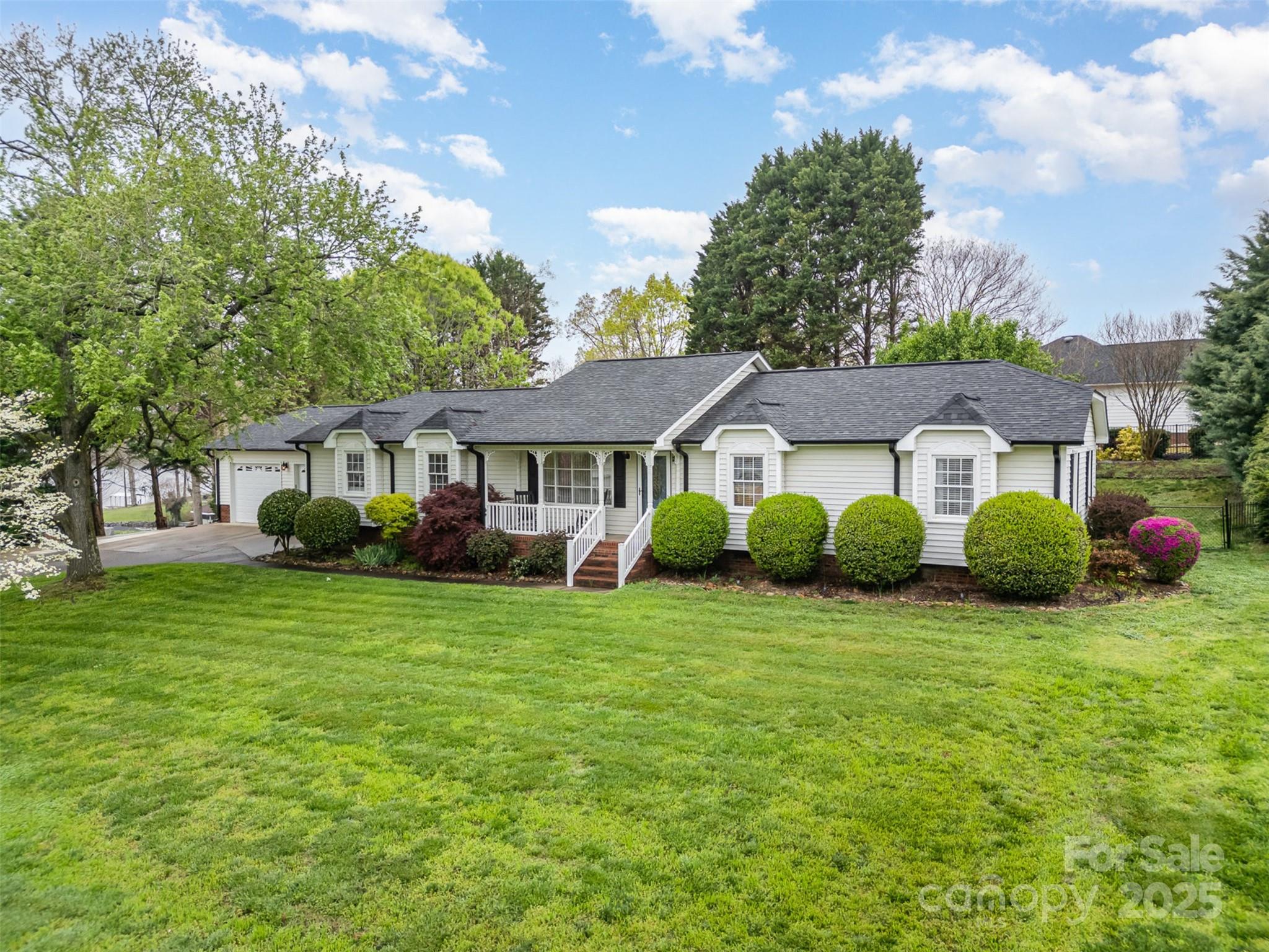 106 S Oakwood Drive Property Photo