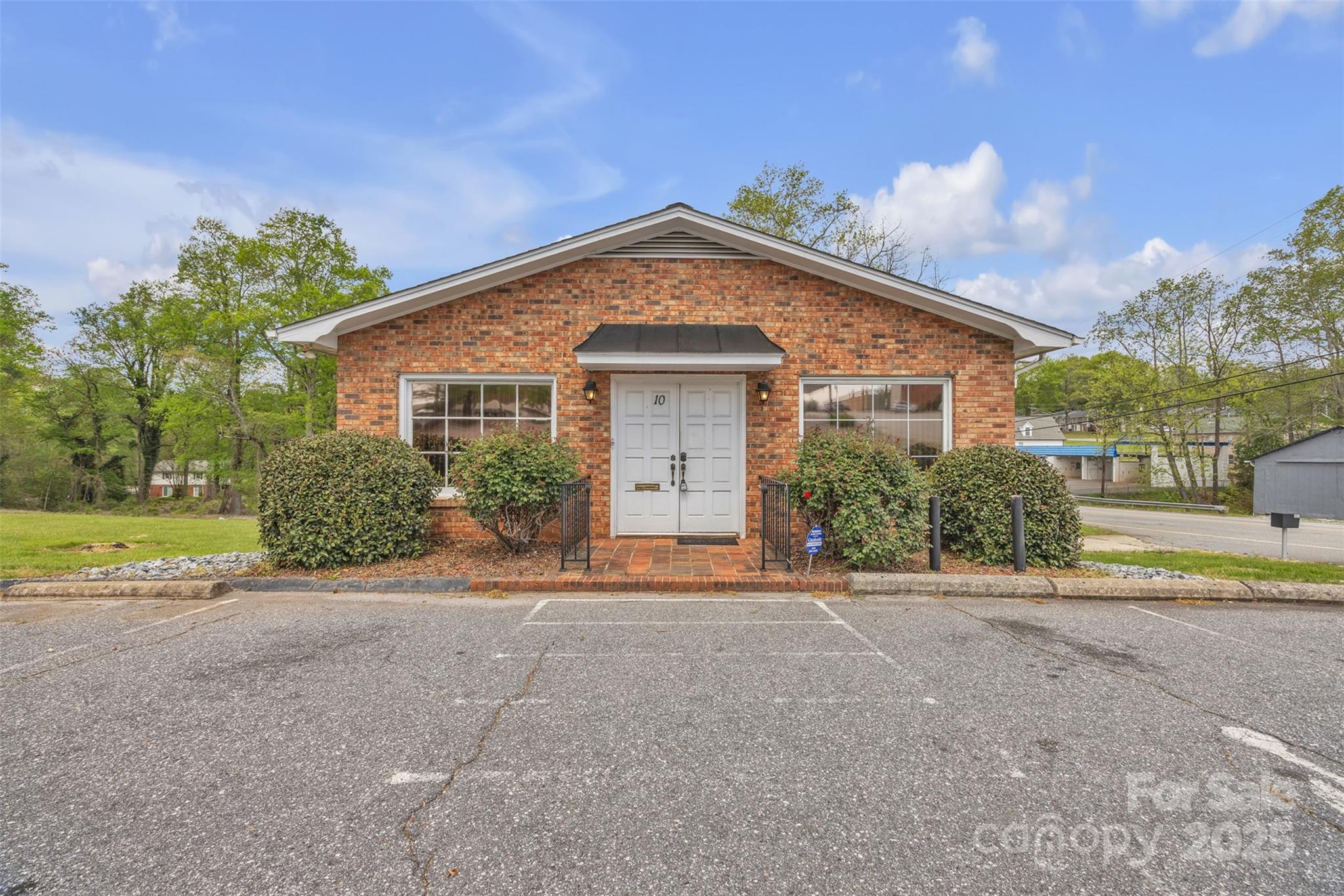 10 1st Avenue Property Photo