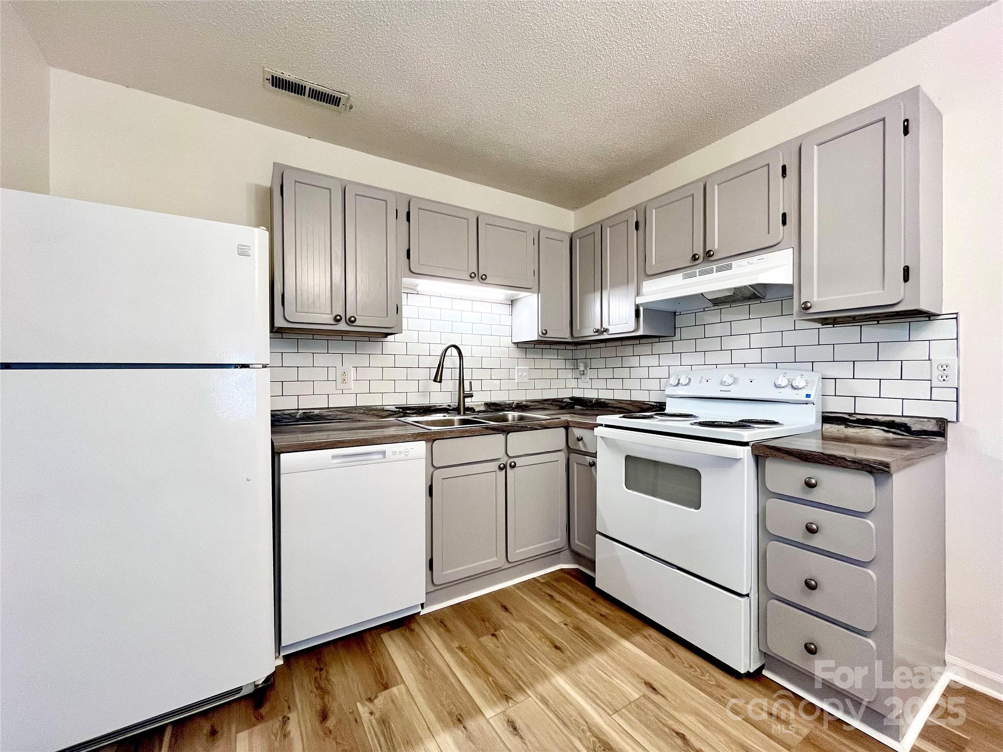 1433 Riverwood Court Property Photo