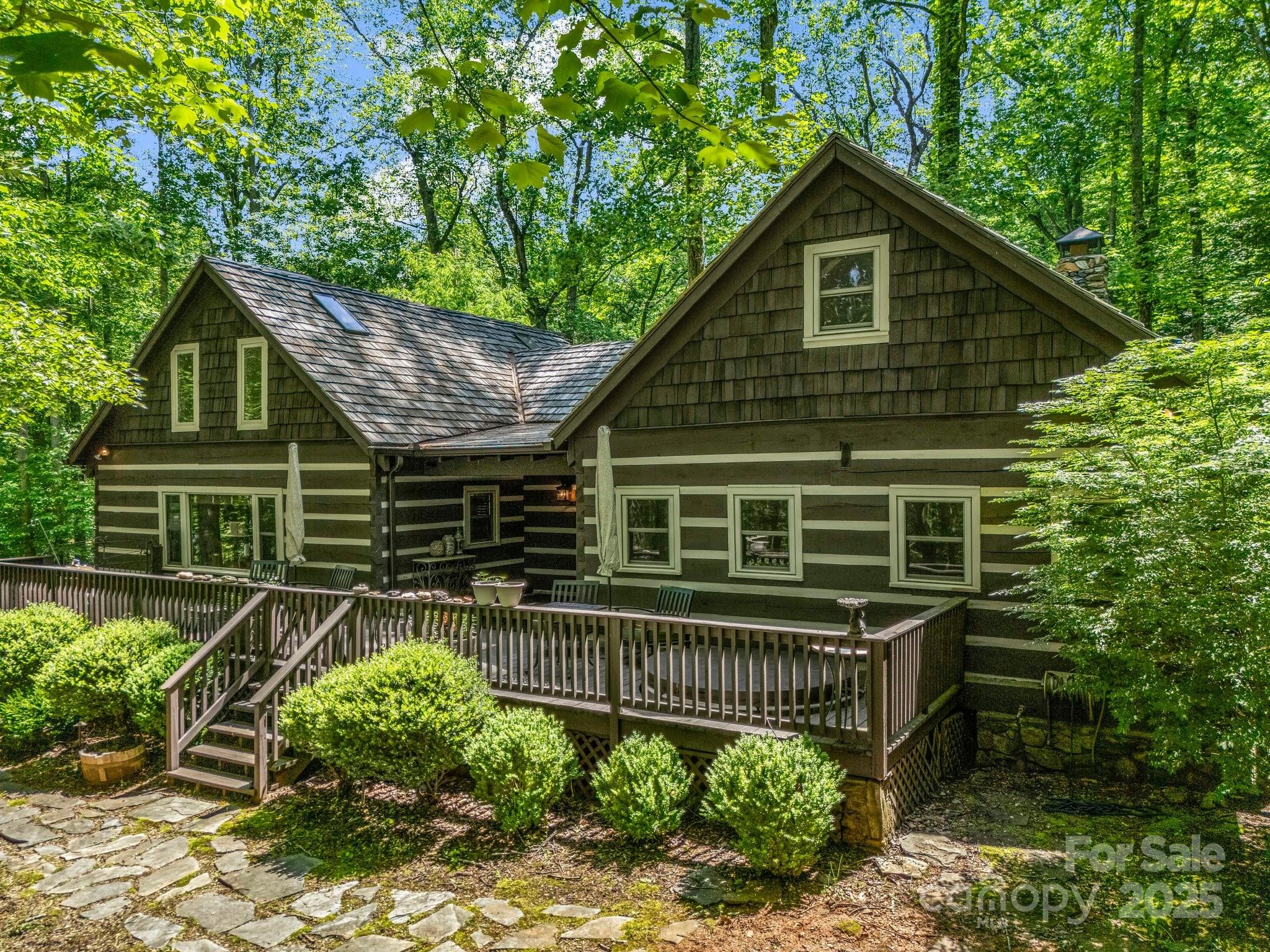 980 Mountain Forest Drive Property Photo 1