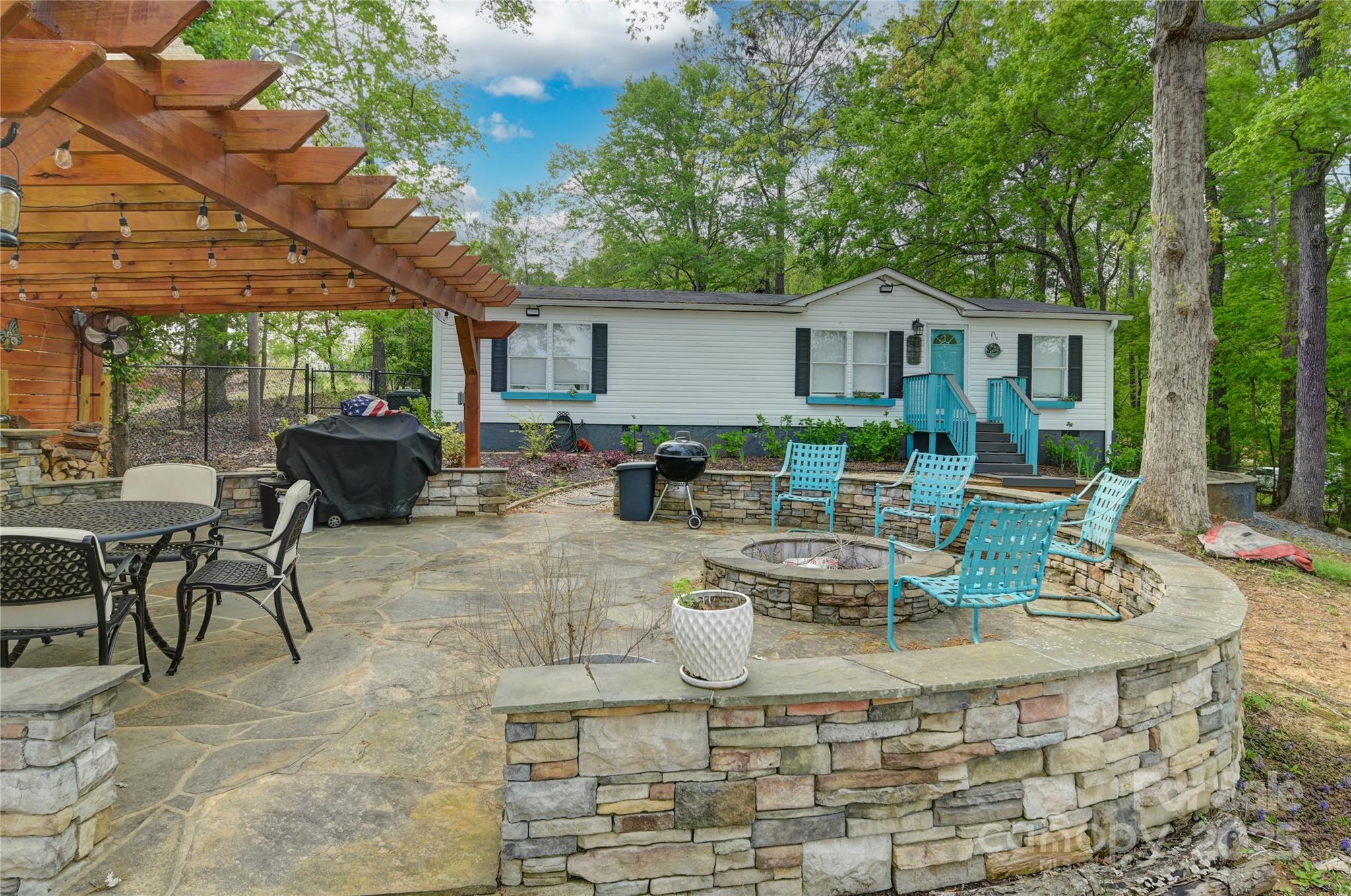 2075 Great North Road Property Photo