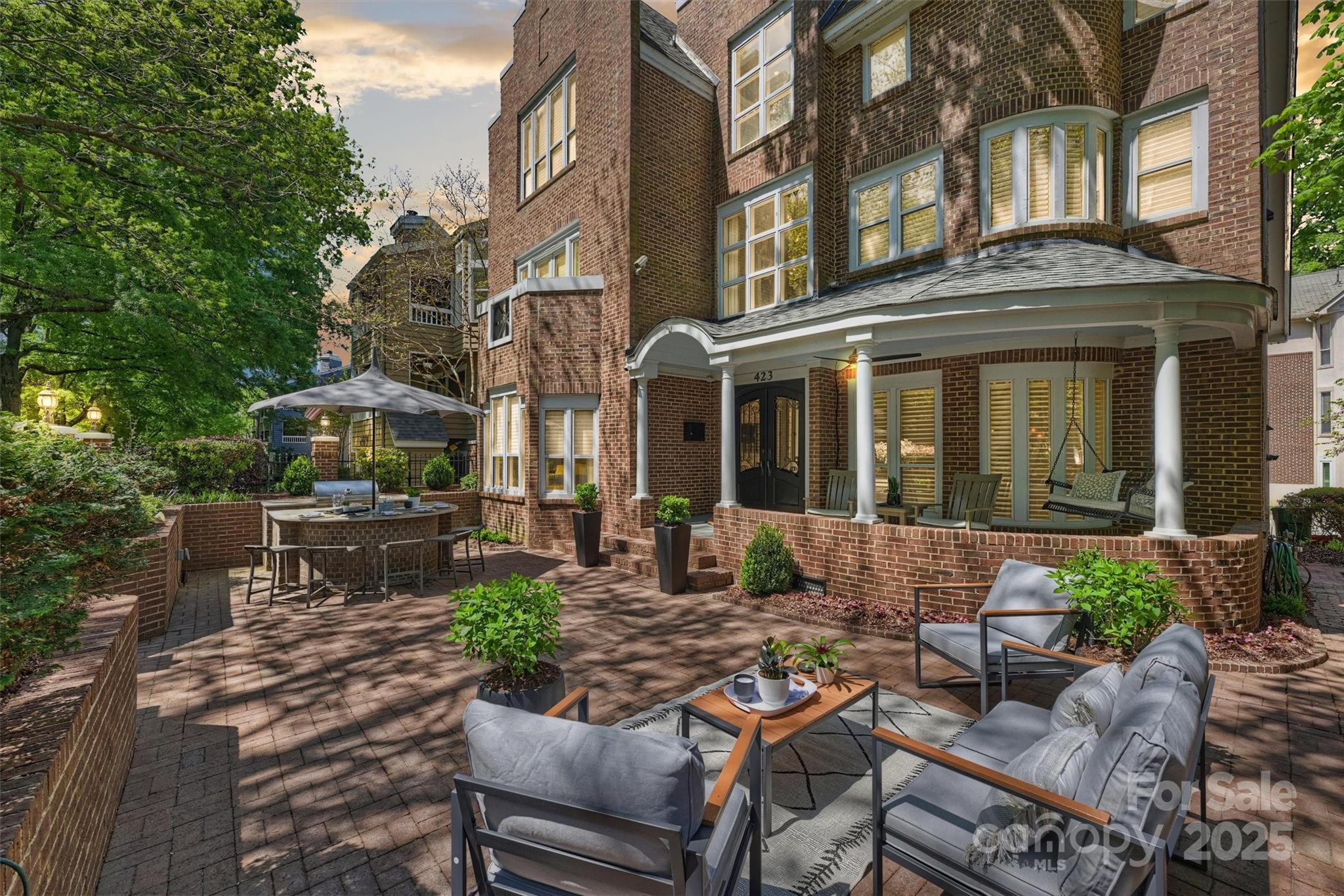 423 N Pine Street Property Photo 1