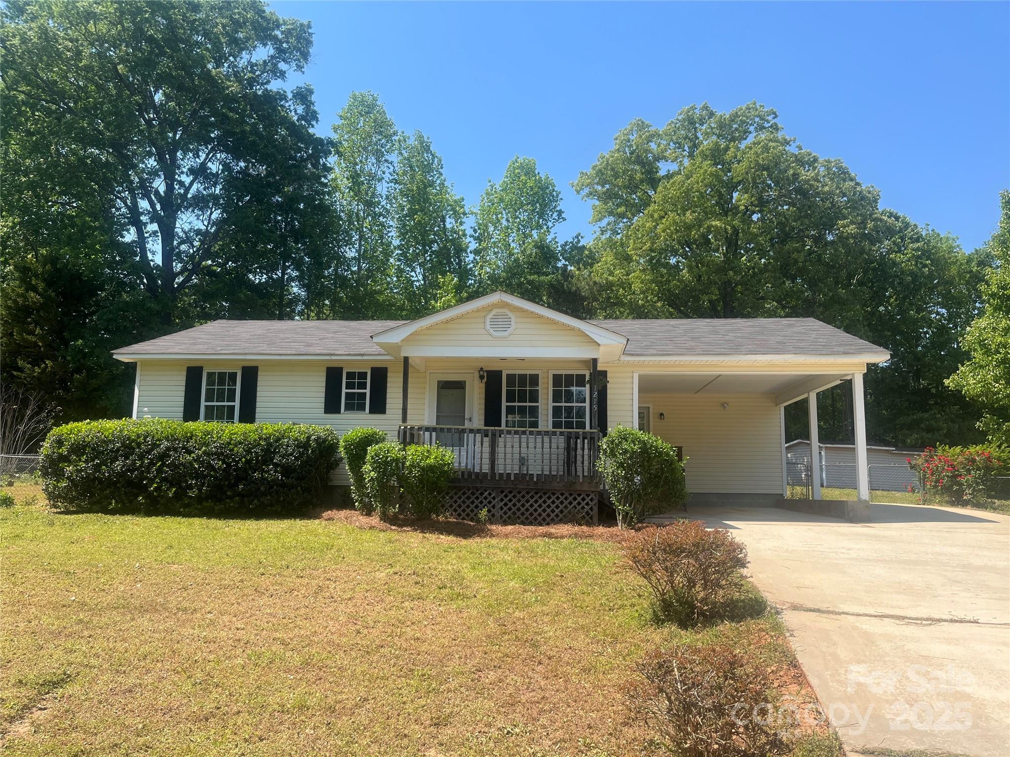 1215 Eastcreek Road Property Photo 1