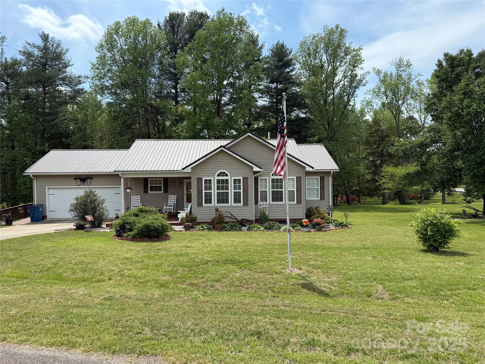 1025 Bee Line Lane Property Photo