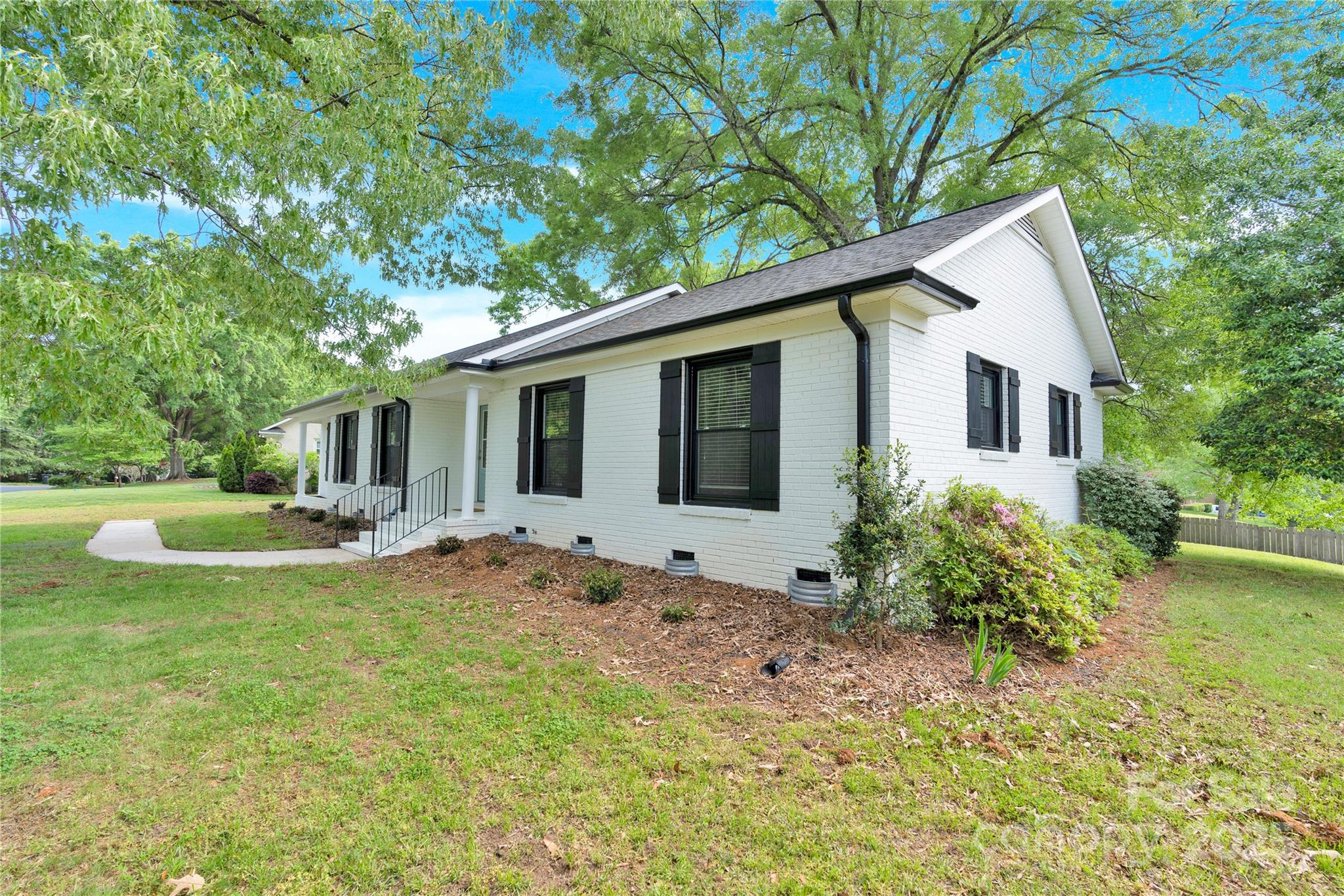 6600 Knightswood Drive Property Photo 3
