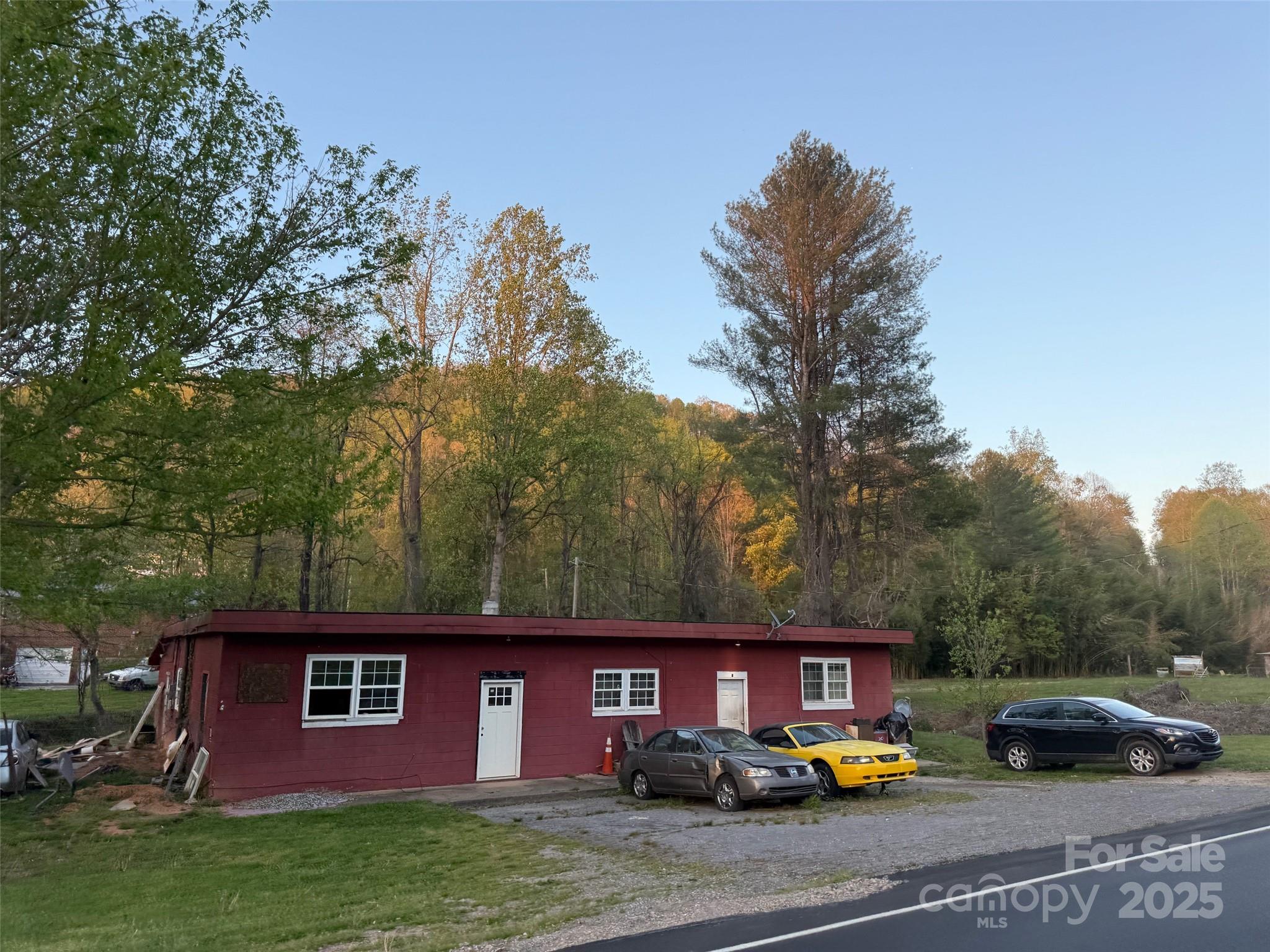 3585 S Nc Highway 18 Highway Property Photo