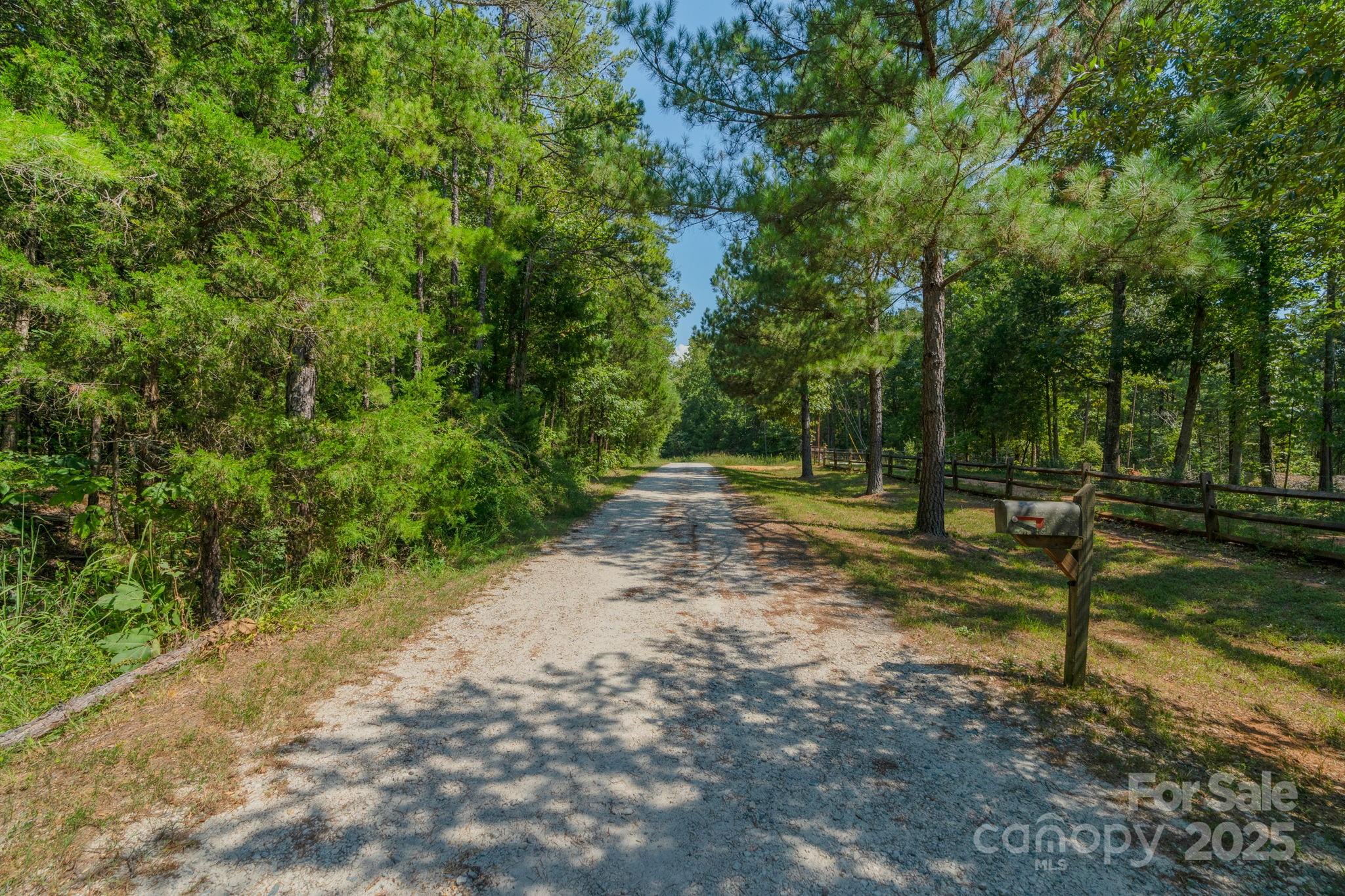 00 Stonehenge Court Property Photo 4