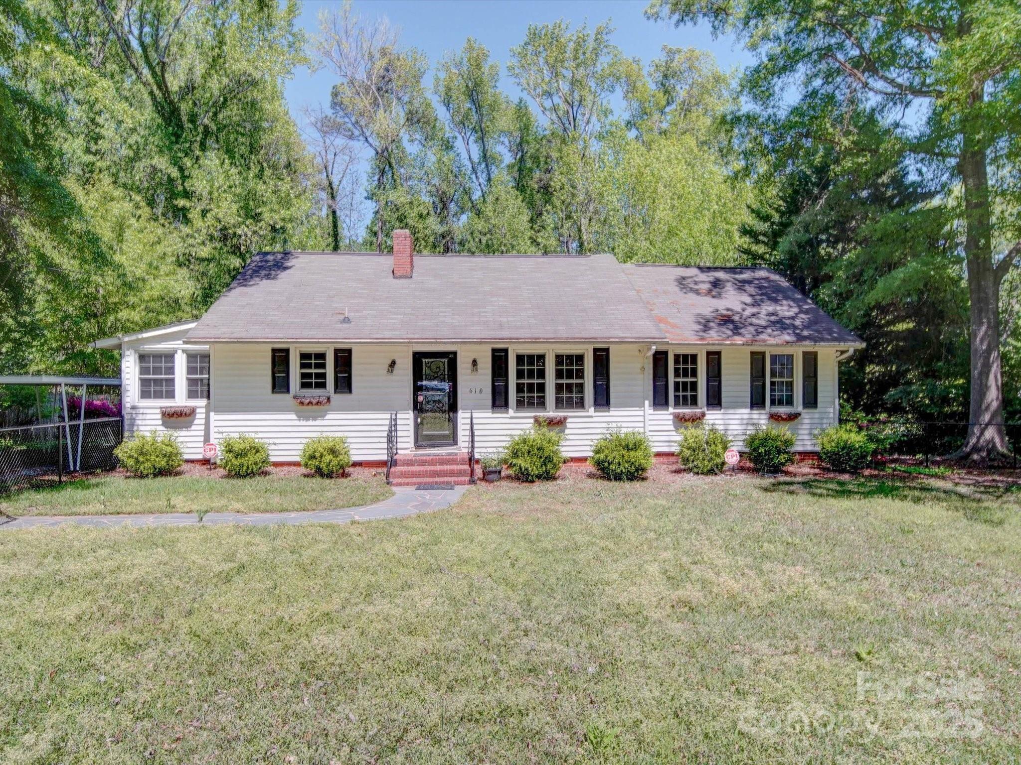 610 N Pine Lane Property Photo