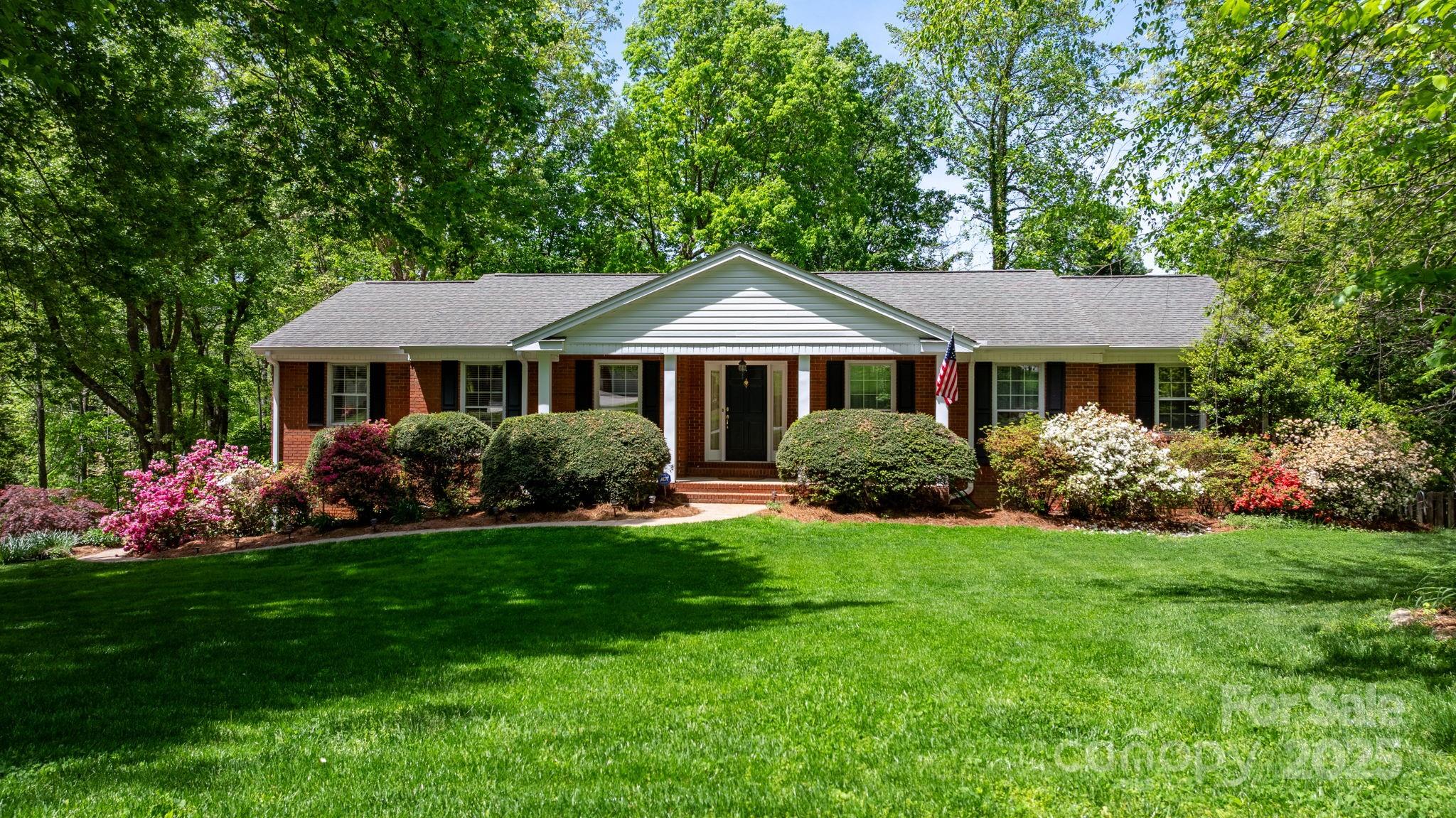 100 Heritage Lane Property Photo