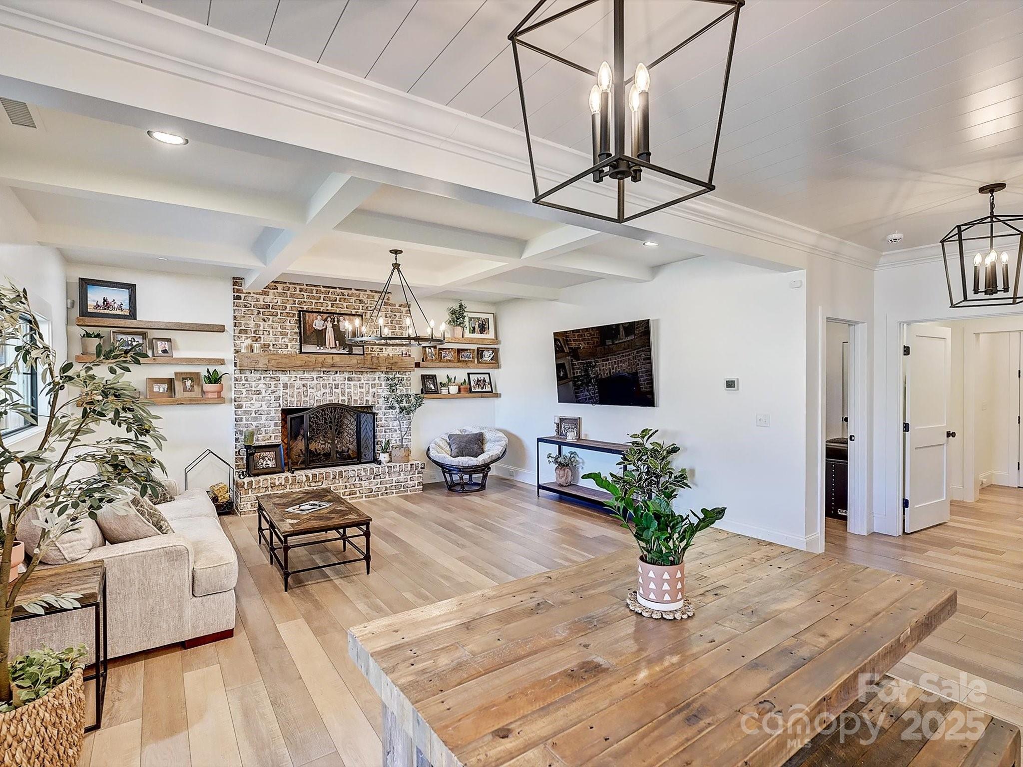 1525 Shinnville Road Property Photo 3