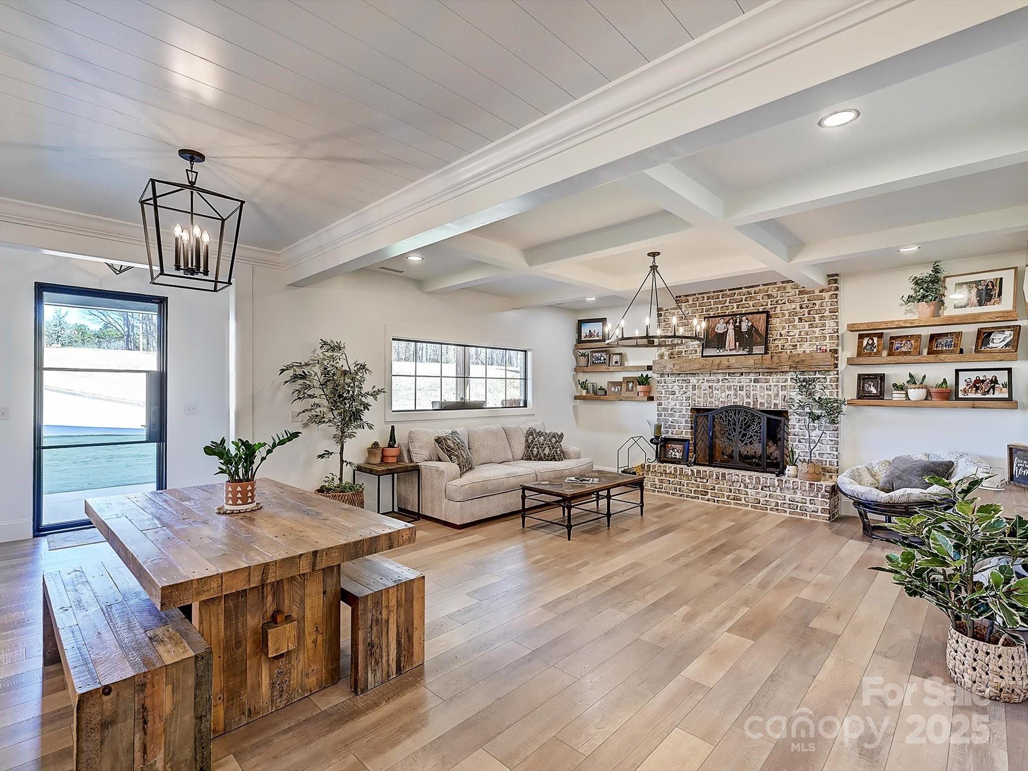 1525 Shinnville Road Property Photo 4