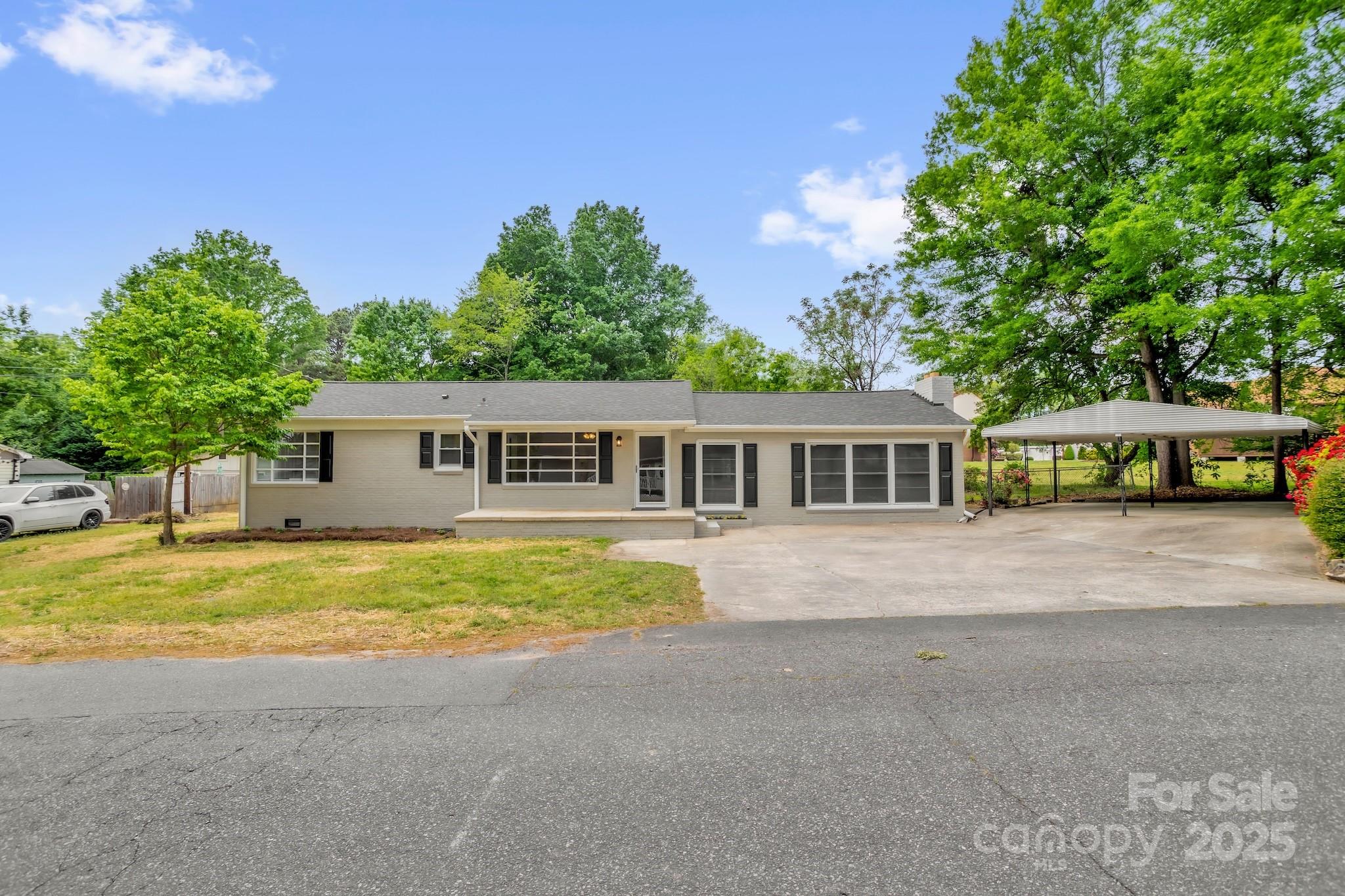 105 N Baldwin Avenue Property Photo