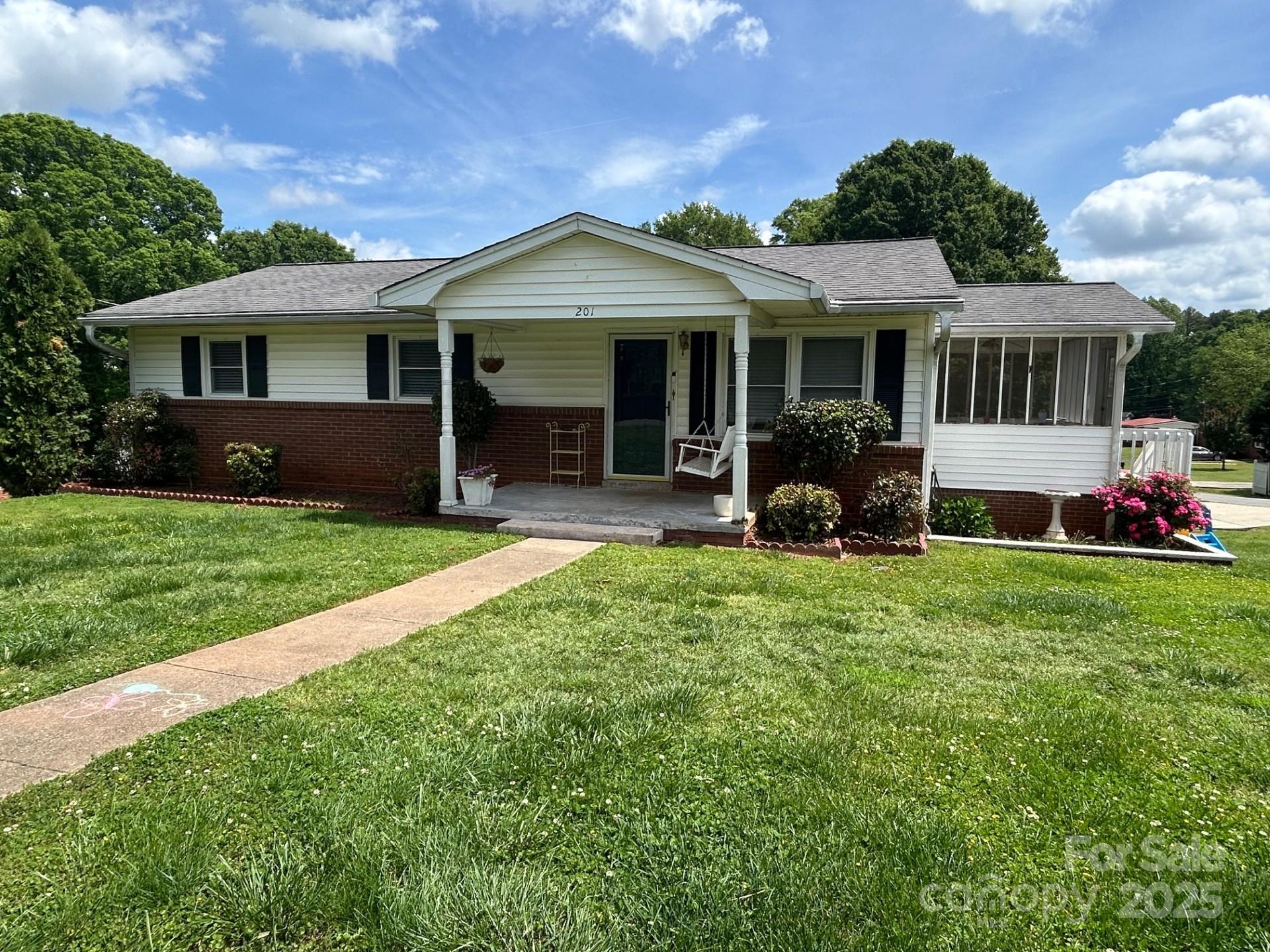 201 Mitchell Street Property Photo