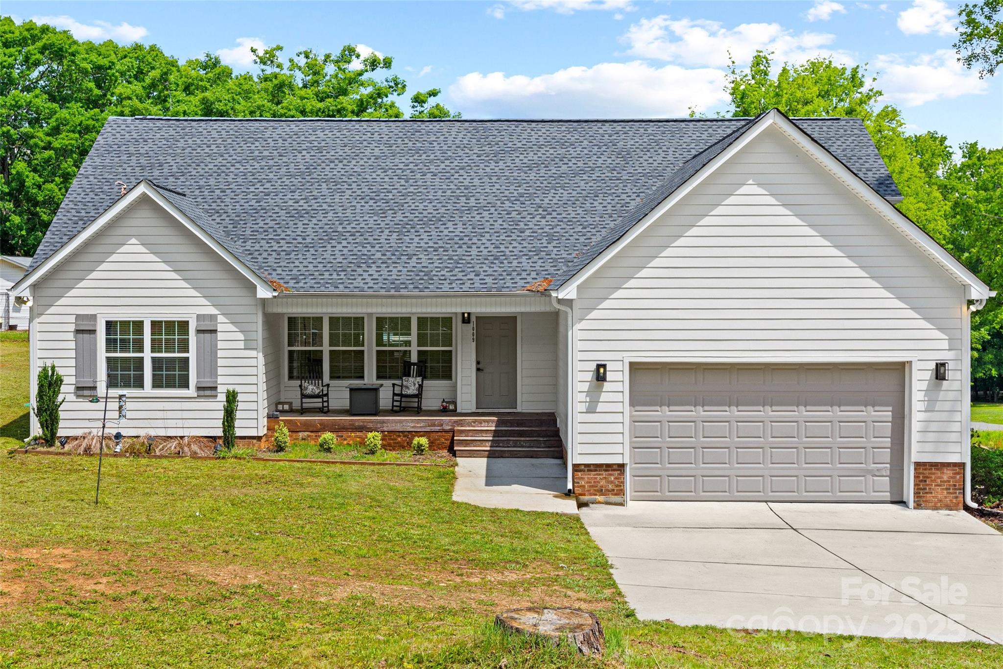 1009 Rainbow Circle Property Photo 1