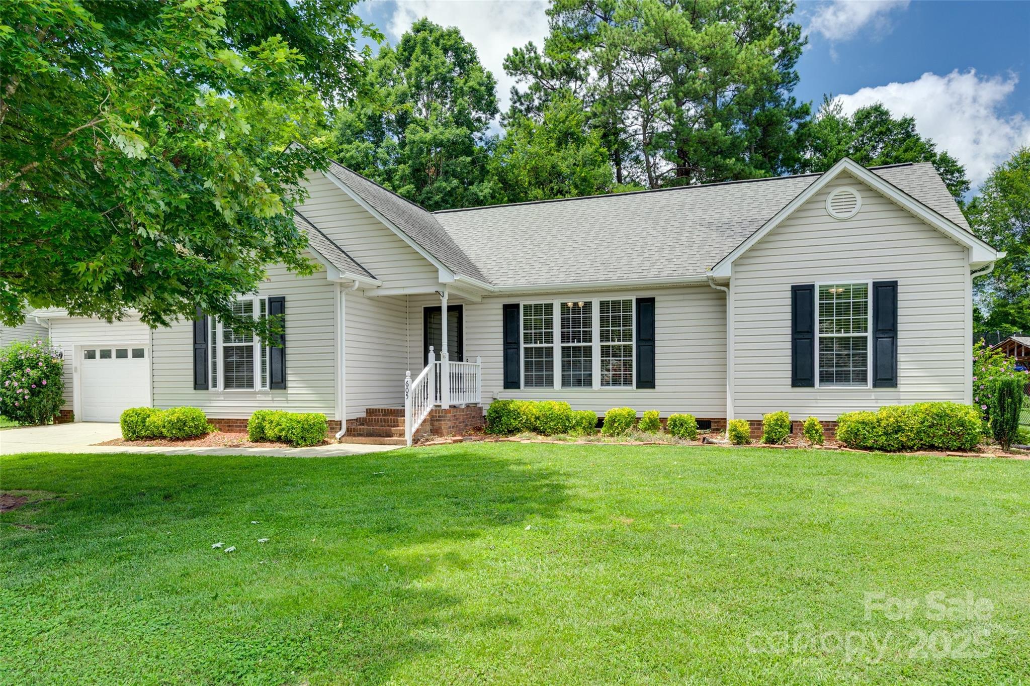 605 Summey Farm Drive Property Photo 1