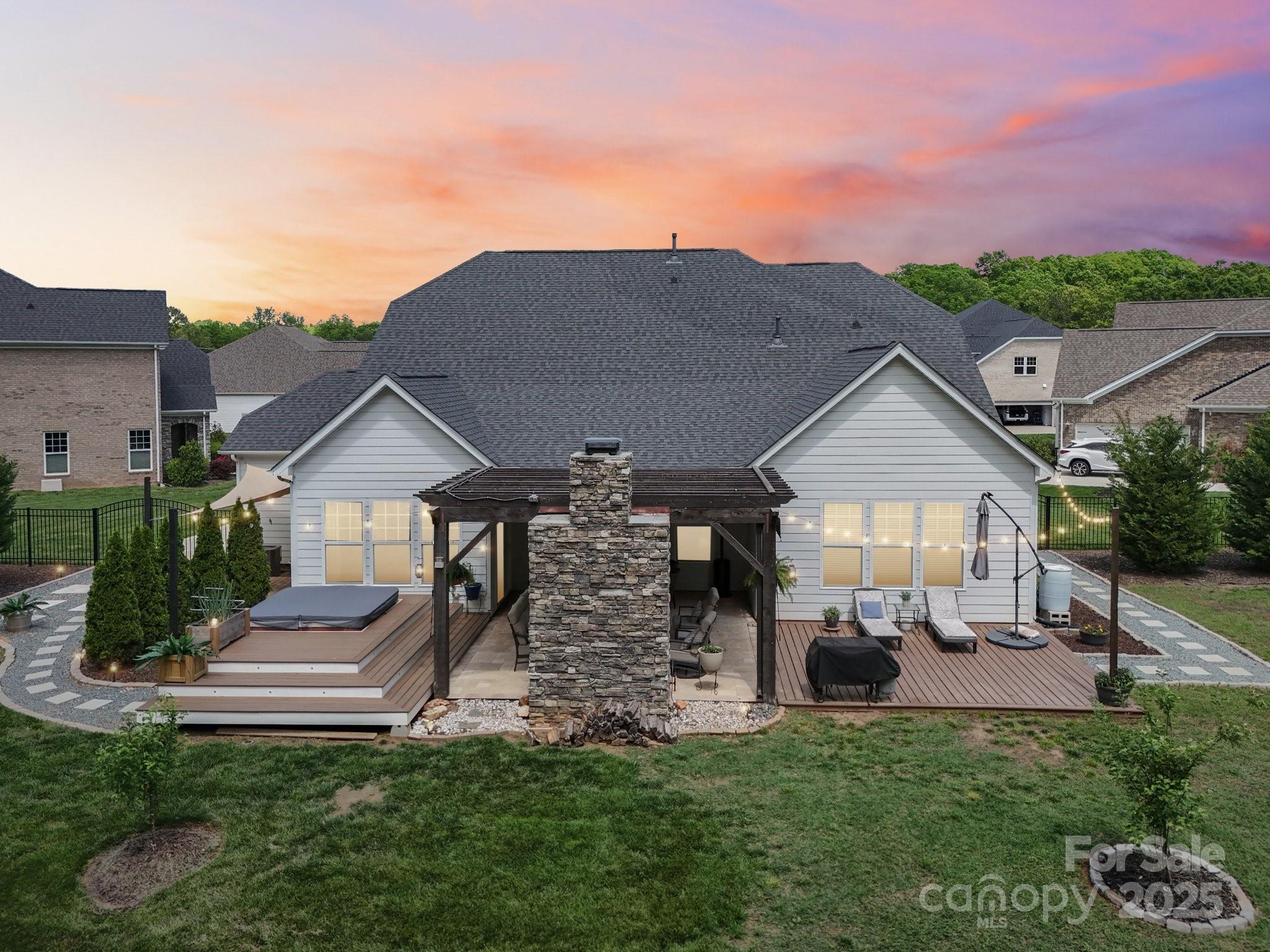 28104 Real Estate Listings Main Image