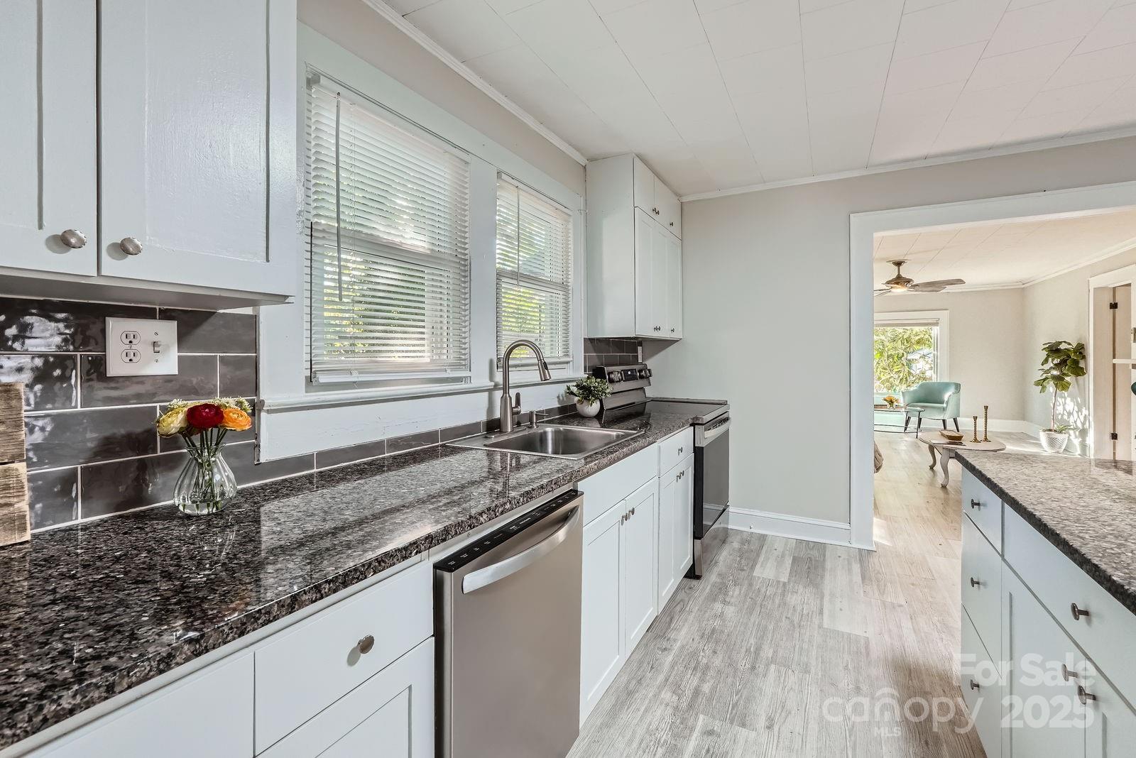 828 Richard Avenue Property Photo 4