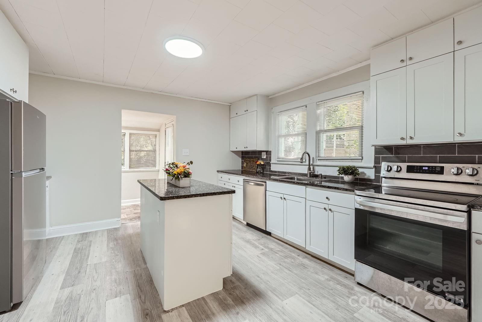 828 Richard Avenue Property Photo 6