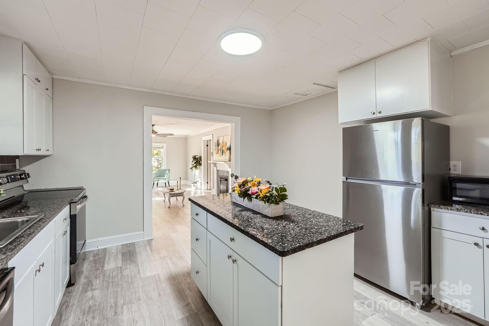 828 Richard Avenue Property Photo 7