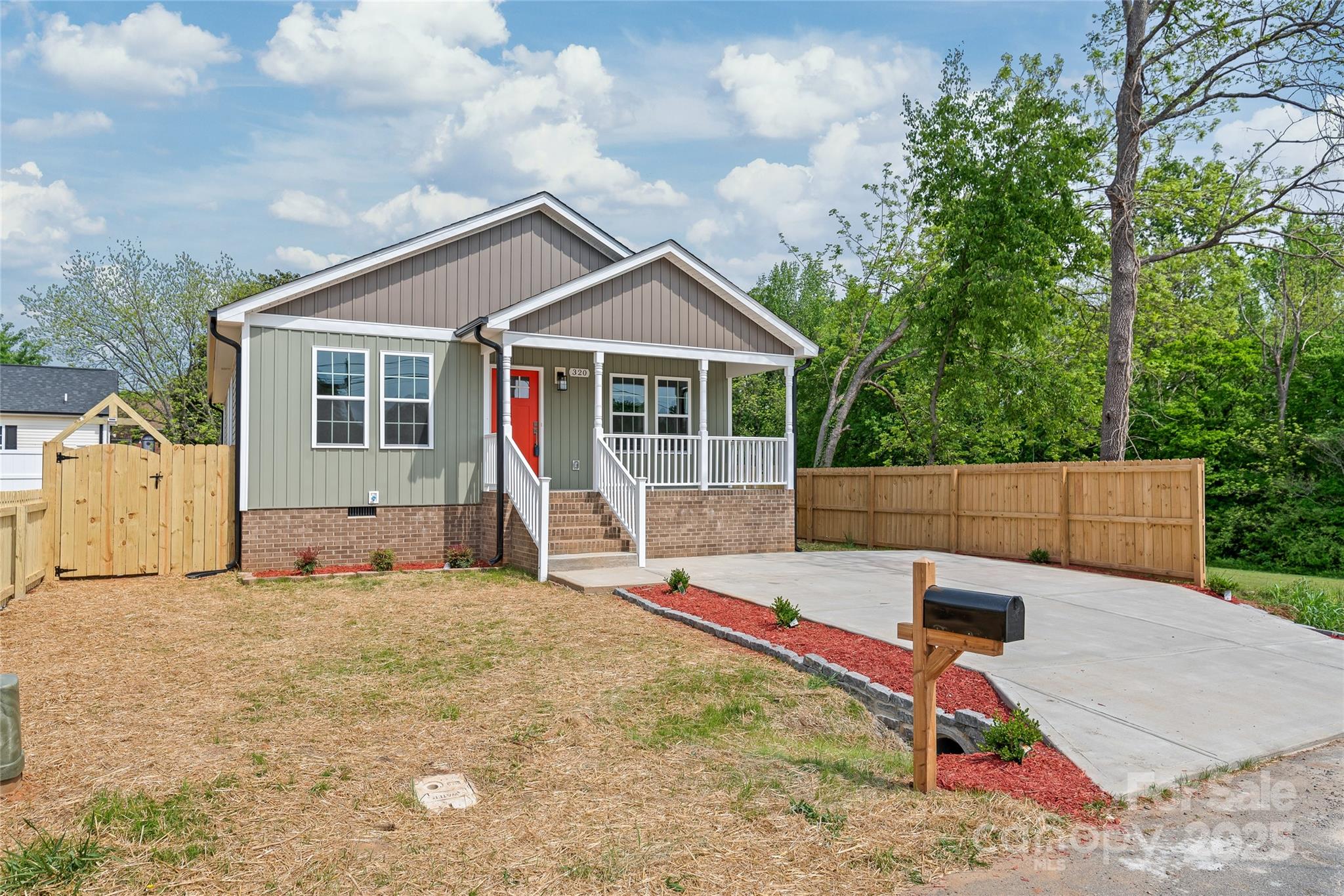 320 Evans Street Property Photo
