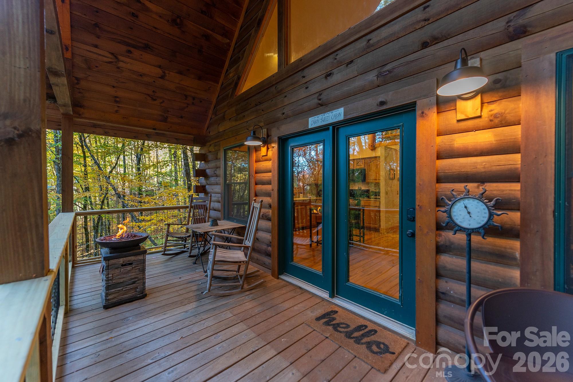 100 Candlemaker Trail Property Photo 2