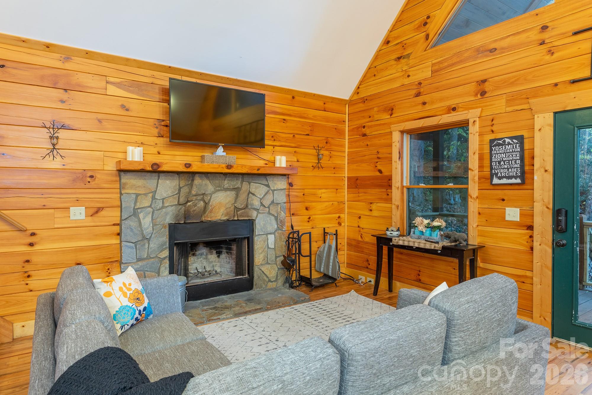 100 Candlemaker Trail Property Photo 4