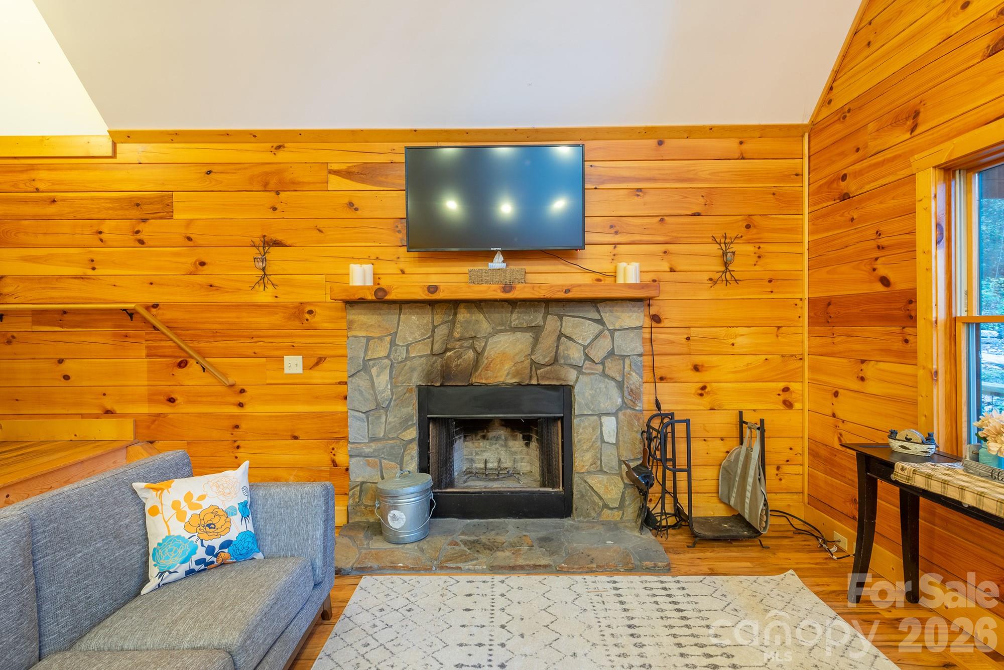 100 Candlemaker Trail Property Photo 5