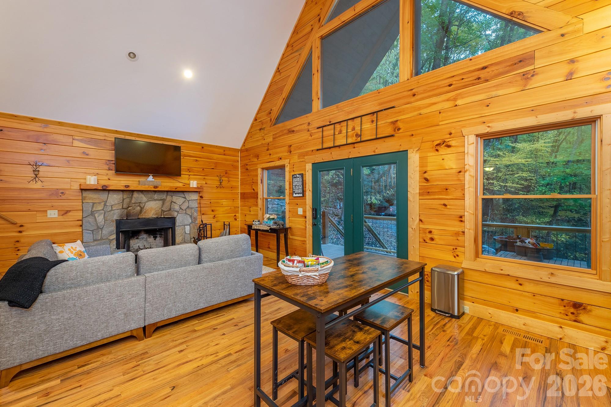 100 Candlemaker Trail Property Photo 6