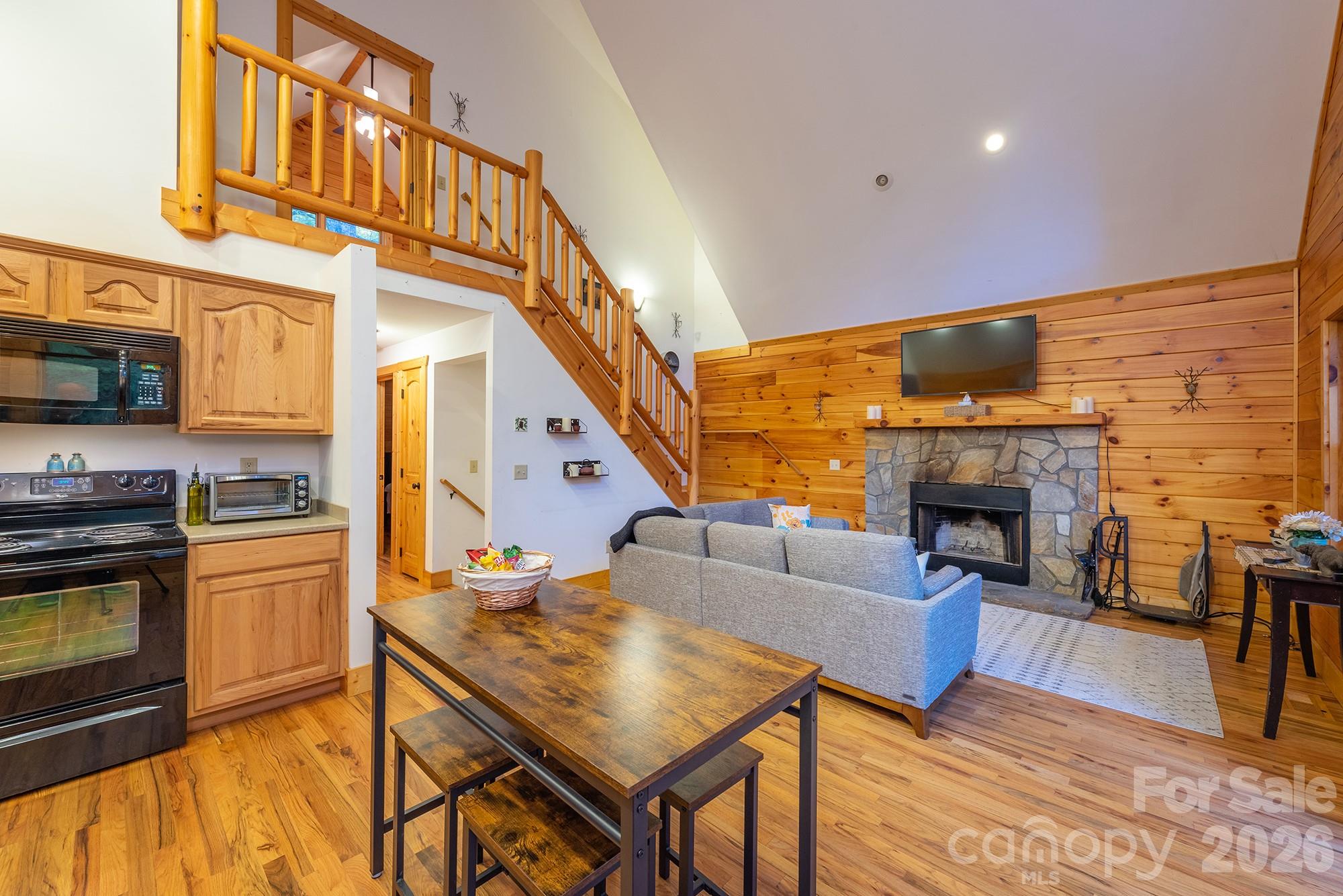100 Candlemaker Trail Property Photo 7