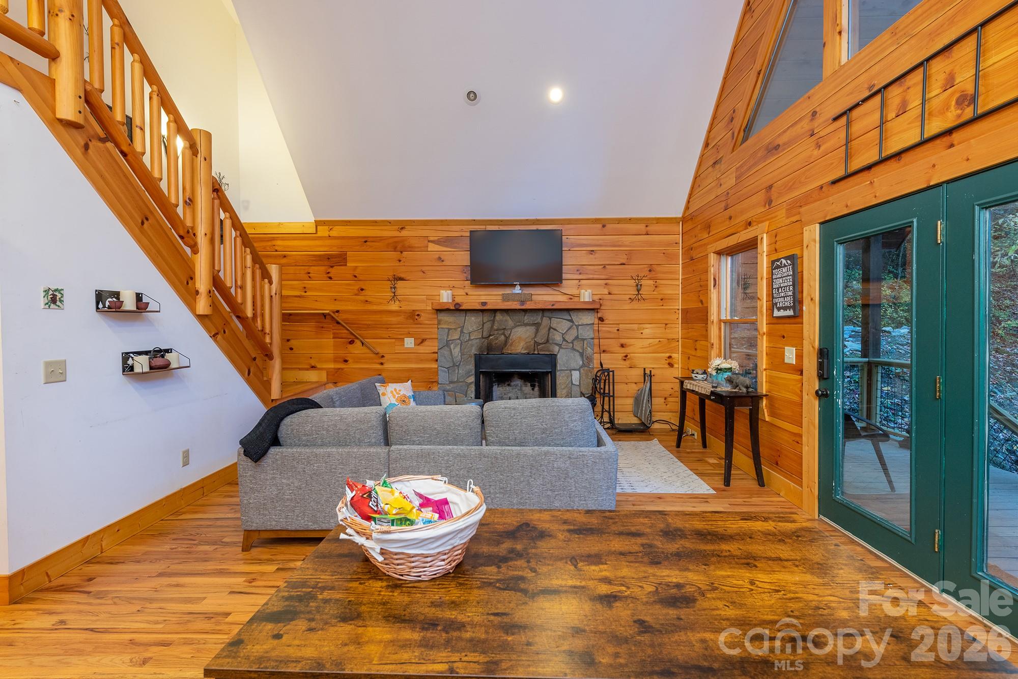 100 Candlemaker Trail Property Photo 8