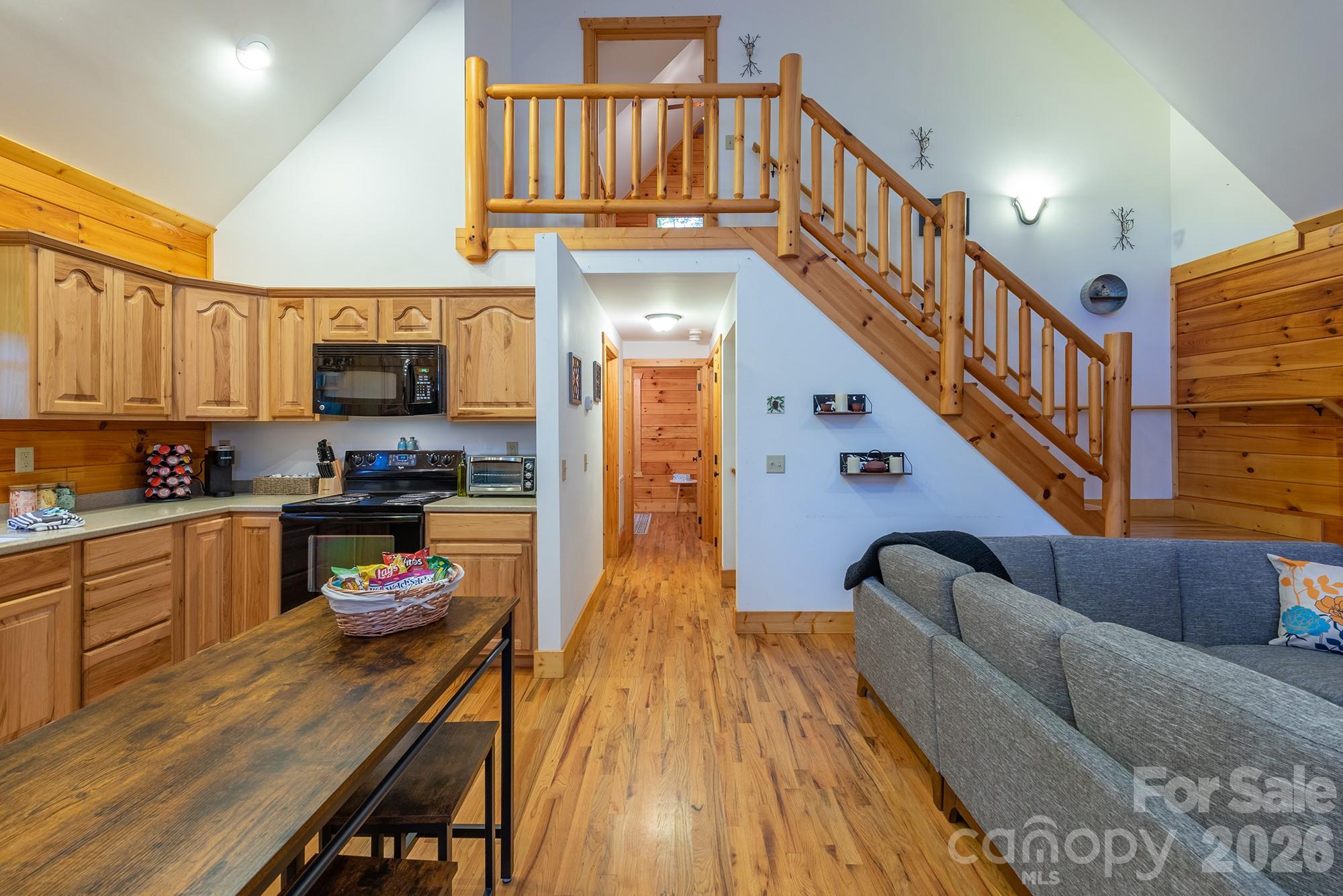 100 Candlemaker Trail Property Photo 9