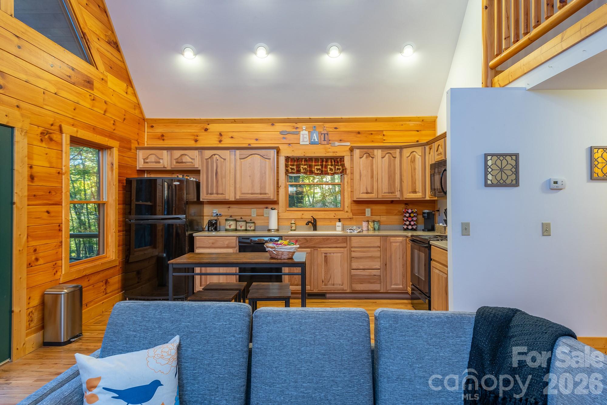 100 Candlemaker Trail Property Photo 11