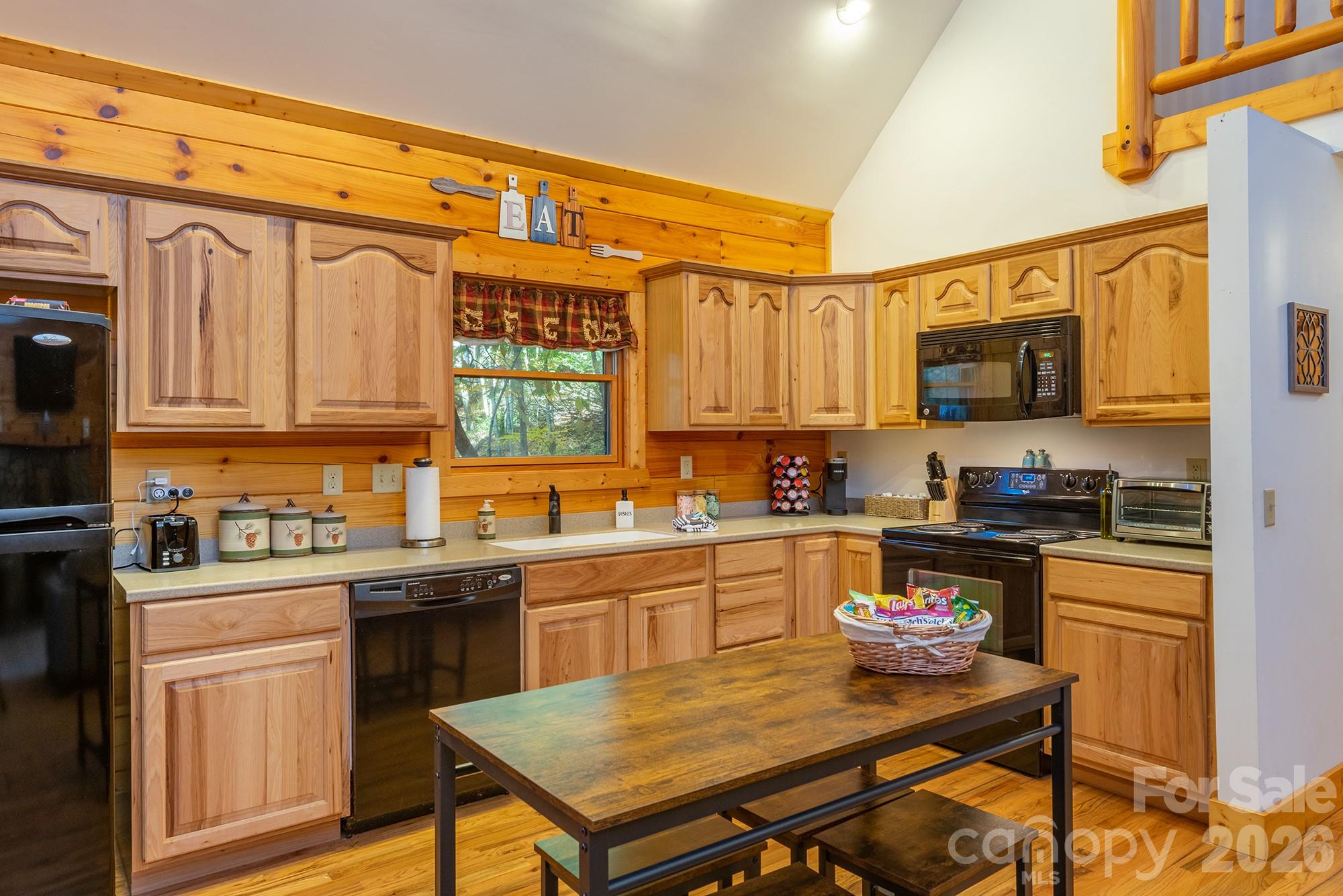100 Candlemaker Trail Property Photo 12