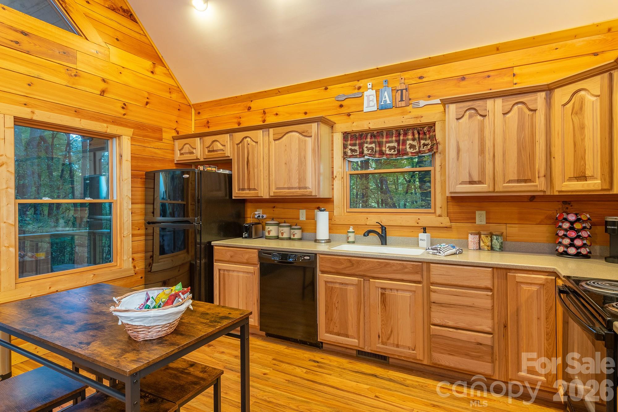 100 Candlemaker Trail Property Photo 13