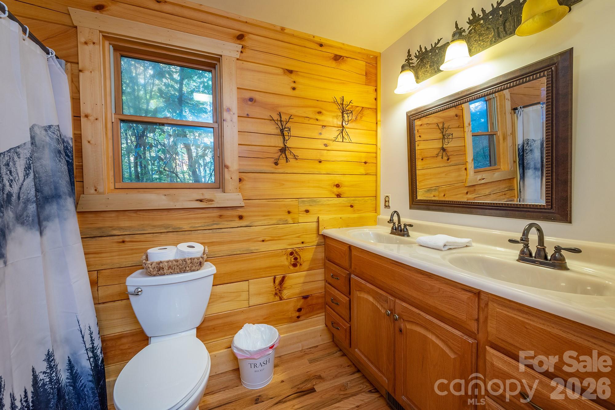 100 Candlemaker Trail Property Photo 17