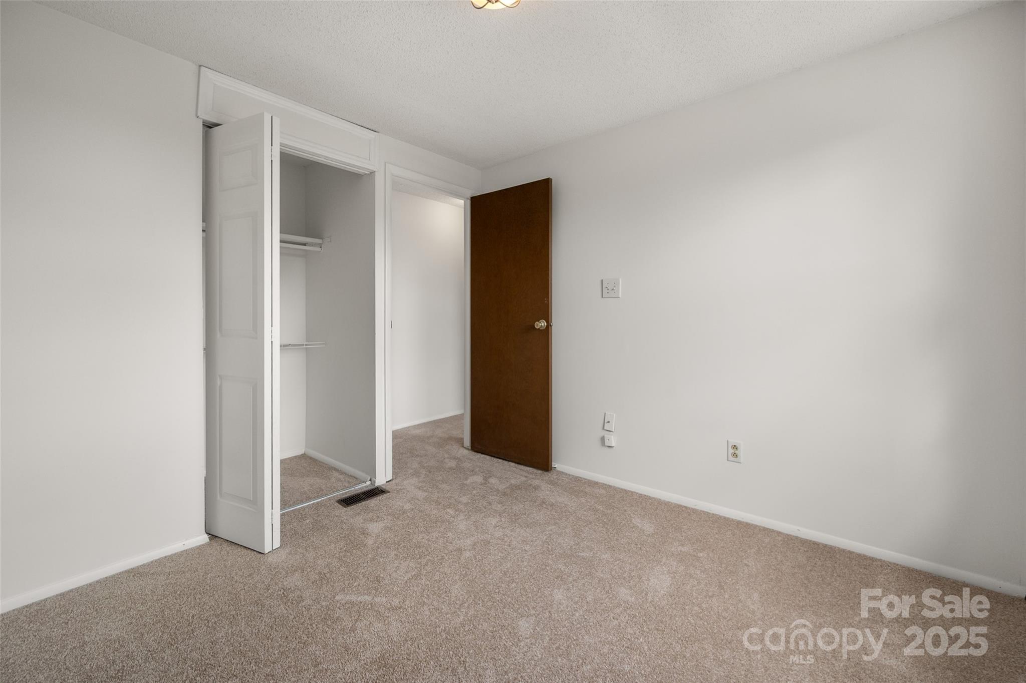 7309 Pebblestone Drive D Property Photo 16